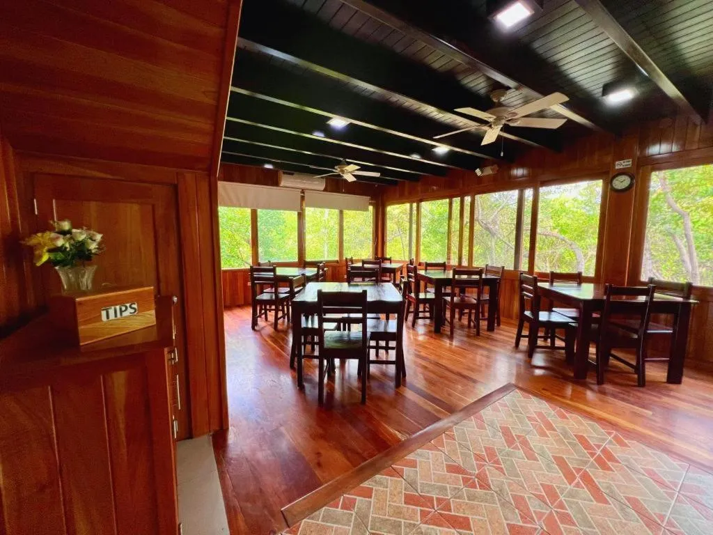 Restaurant/places to eat in Hotel Cally