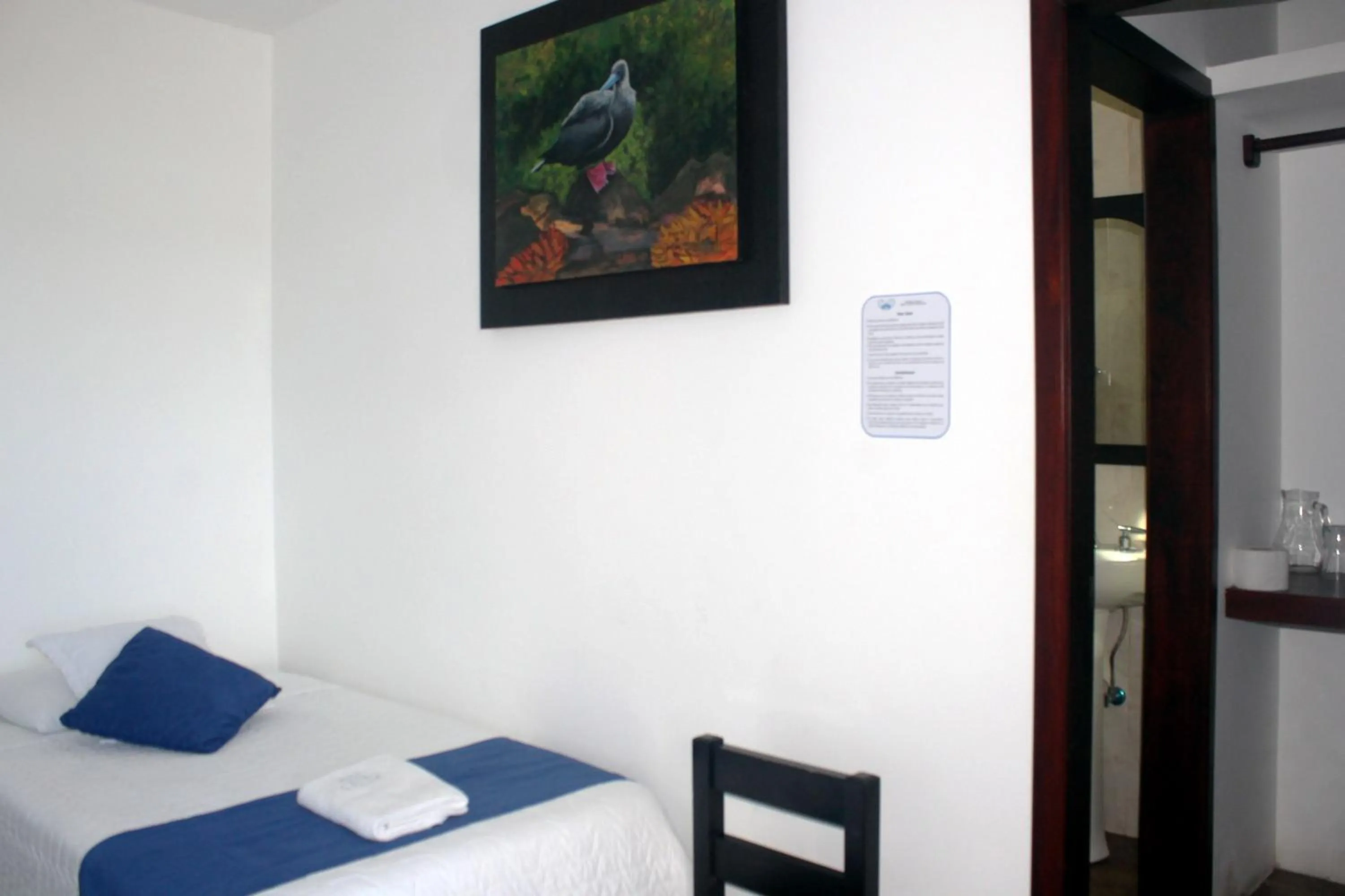 Bathroom, Bed in Hotel Cally