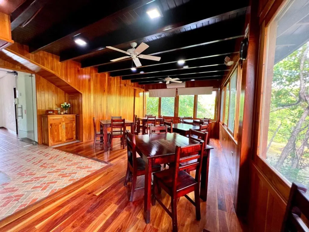 Restaurant/places to eat in Hotel Cally