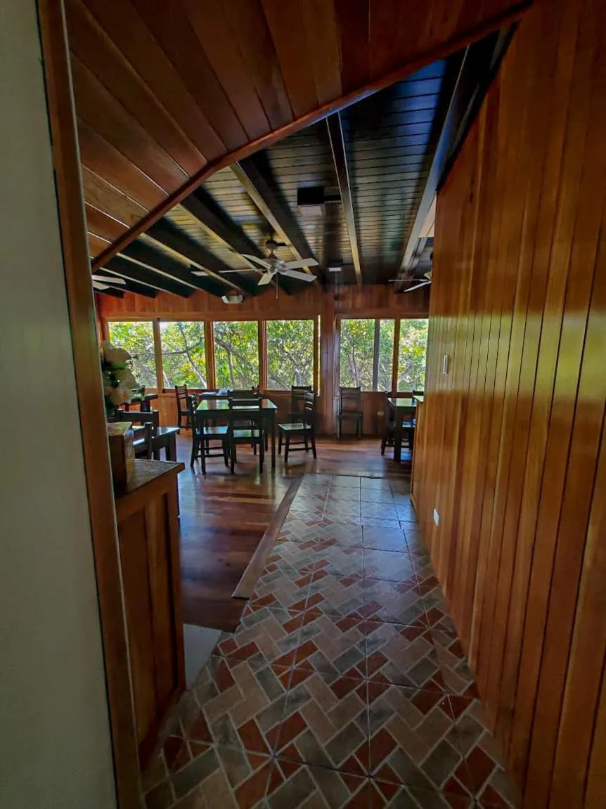 Restaurant/places to eat in Hotel Cally