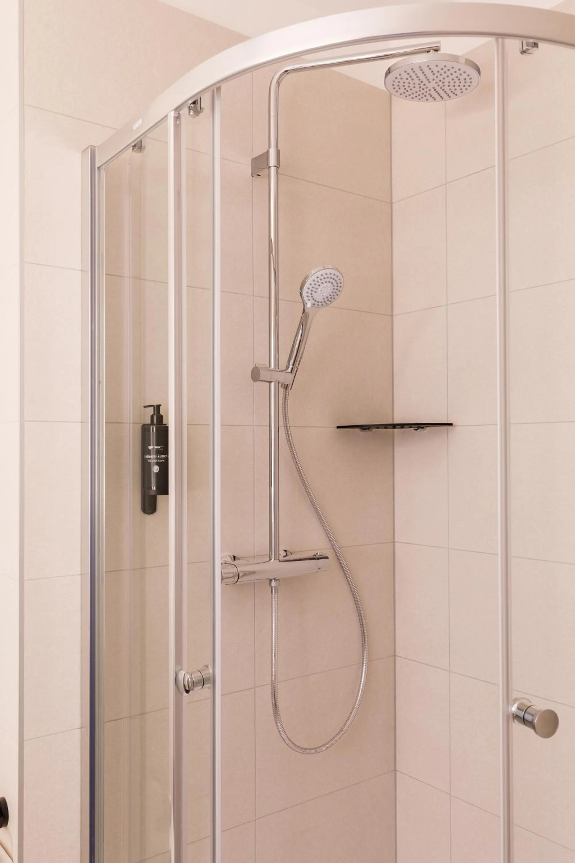 Shower in Hotel Vista