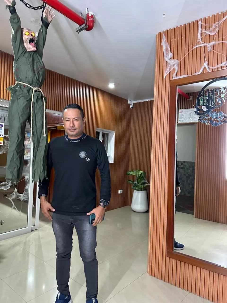 People in Hotel Villamar