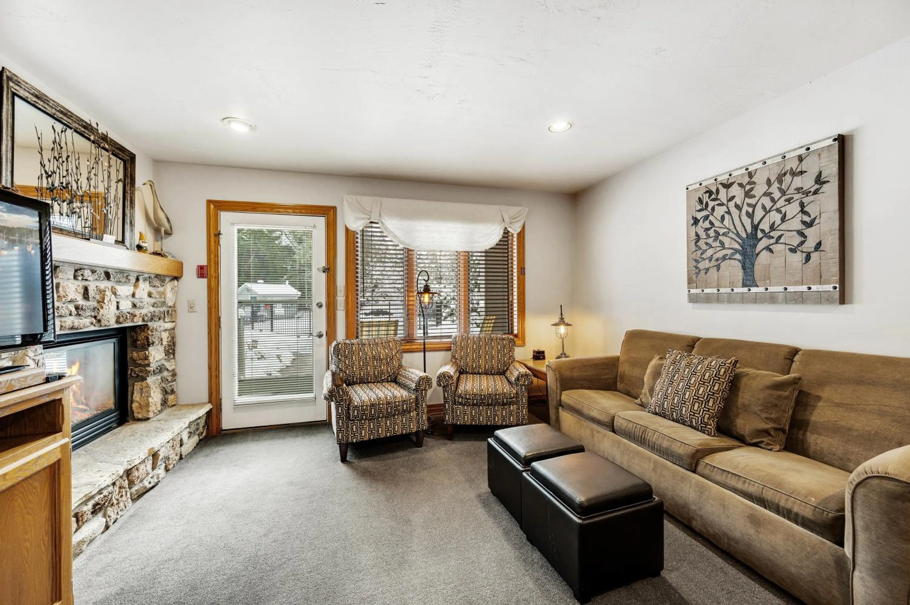 Living room in Evergreen Hill Condominiums