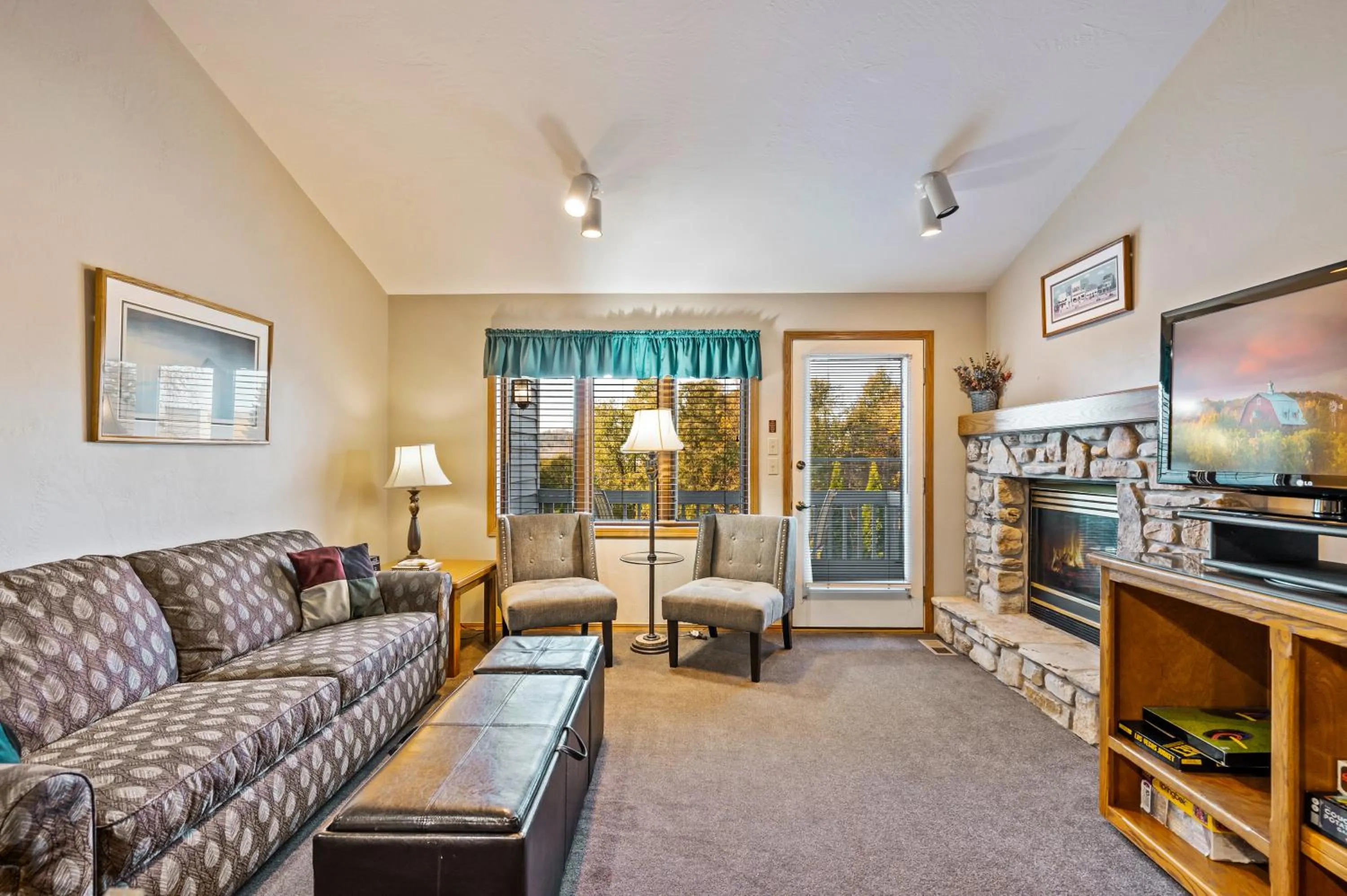 Living room in Evergreen Hill Condominiums