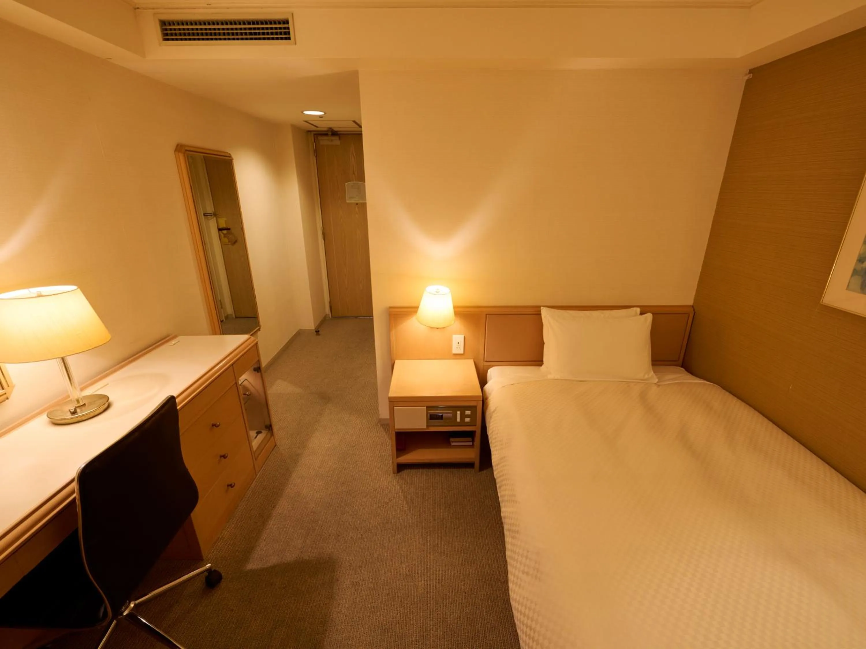 Photo of the whole room, Bed in Utsunomiya Tobu Hotel Grande