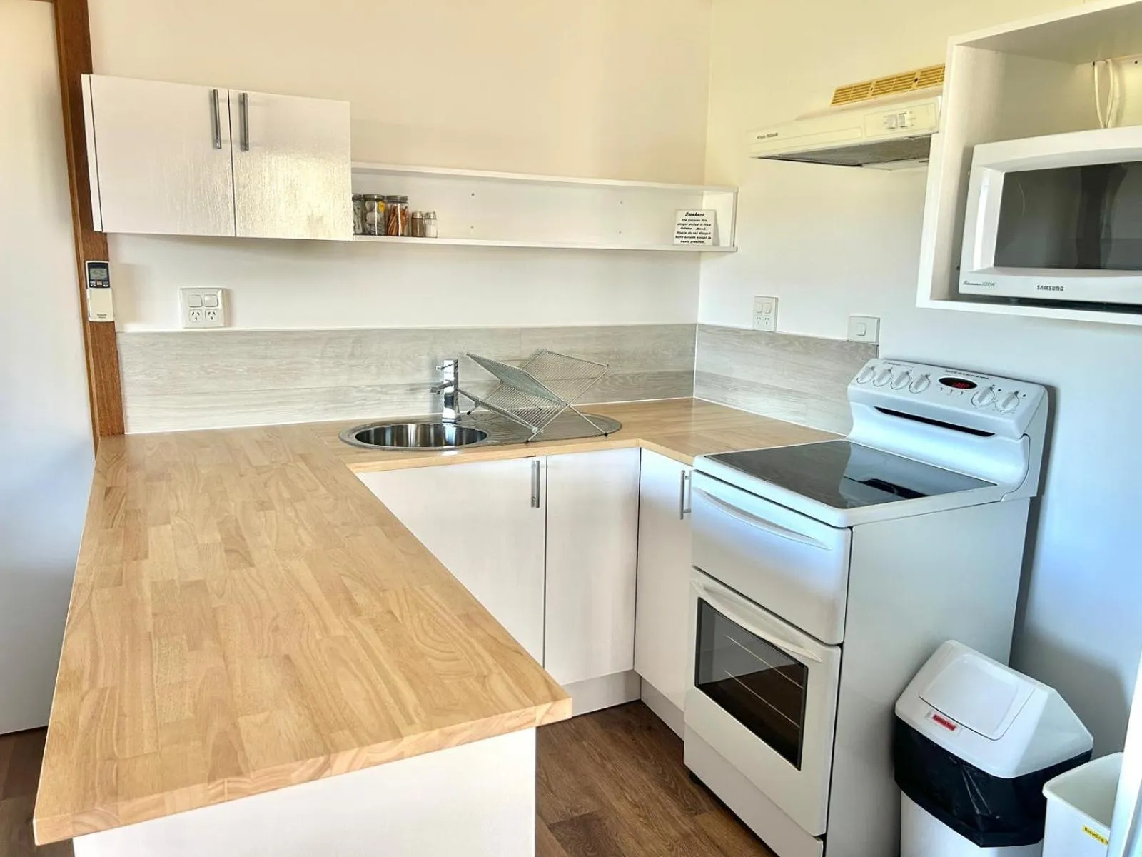 Kitchen or kitchenette in The Black Sparrow