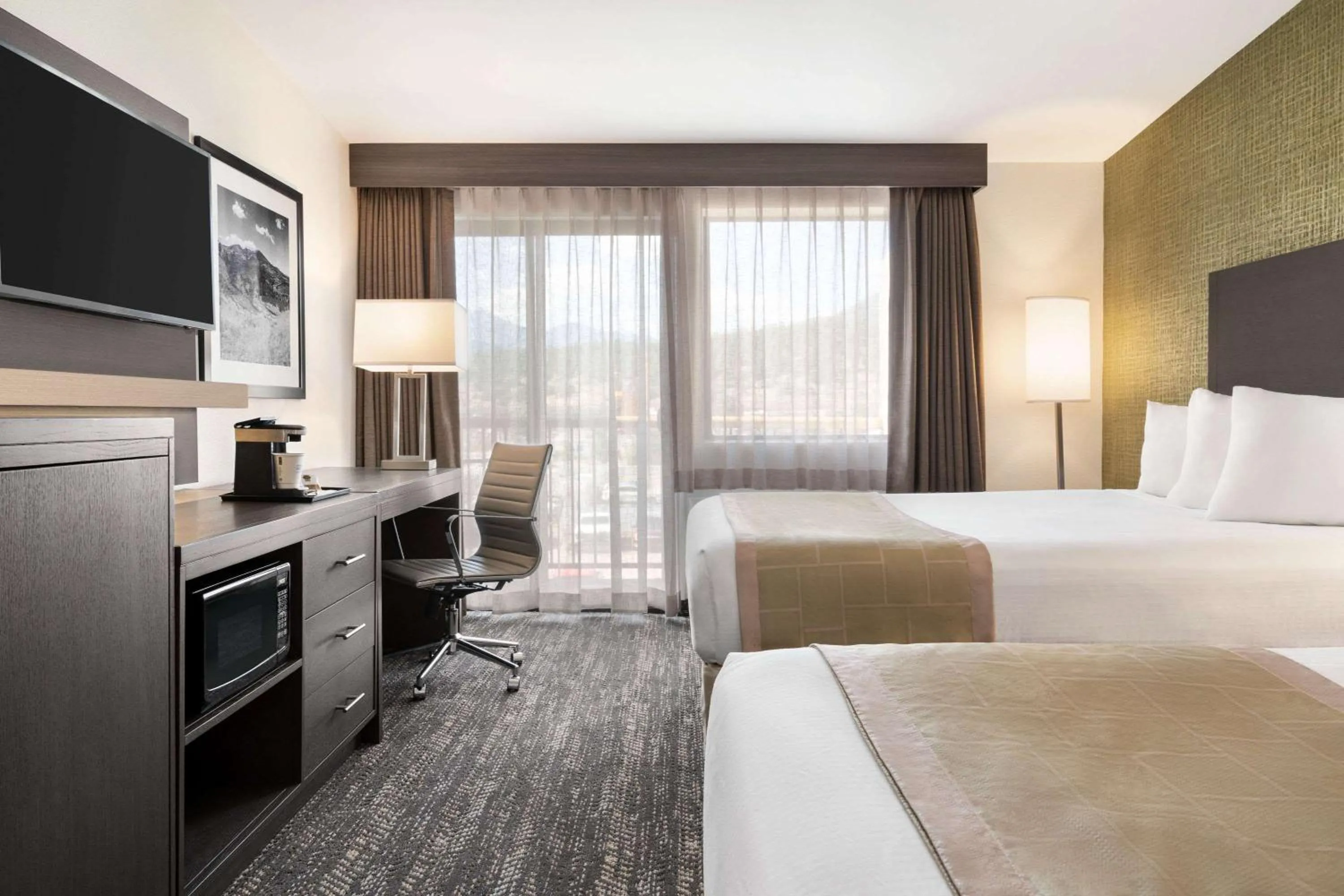 Photo of the whole room, Bed in Days Hotel by Wyndham Flagstaff