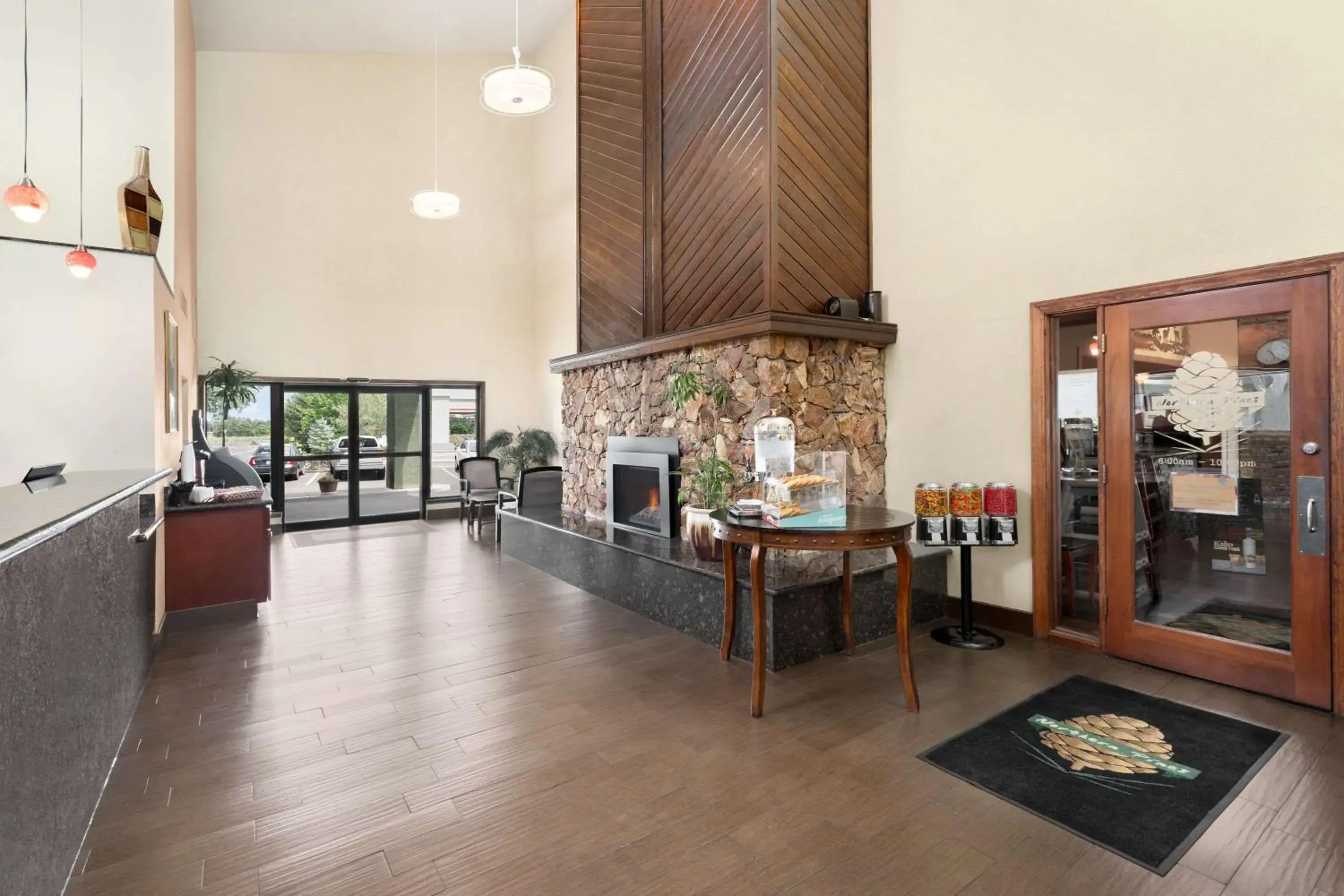 Lobby or reception in Days Hotel by Wyndham Flagstaff Lobby or reception in Days Hotel by Wyndham Flagstaff