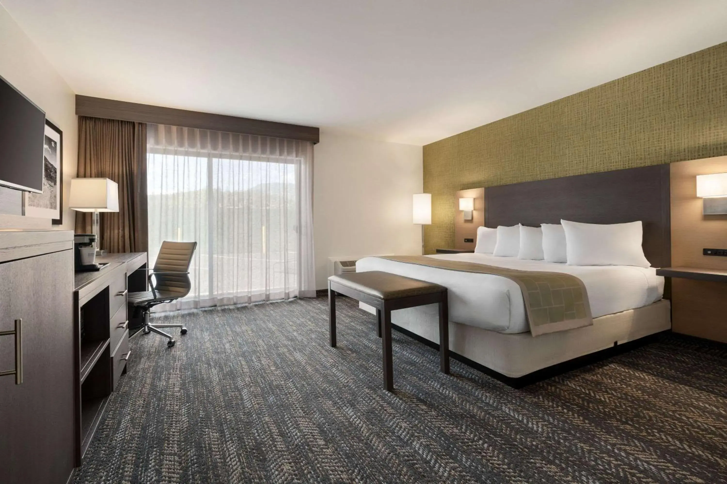 Photo of the whole room, Bed in Days Hotel by Wyndham Flagstaff Photo of the whole room, Bed in Days Hotel by Wyndham Flagstaff