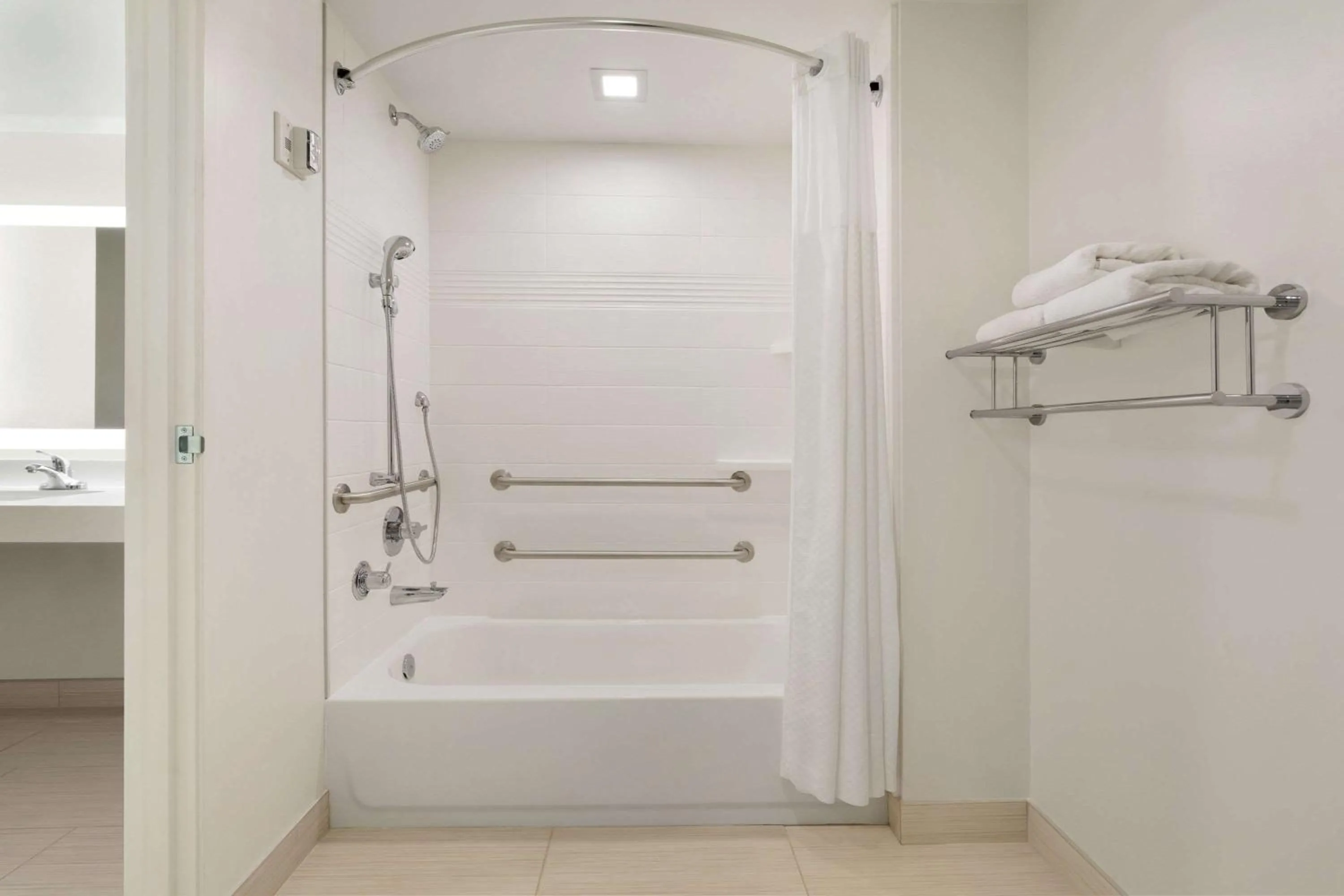 Photo of the whole room in Days Hotel by Wyndham Flagstaff