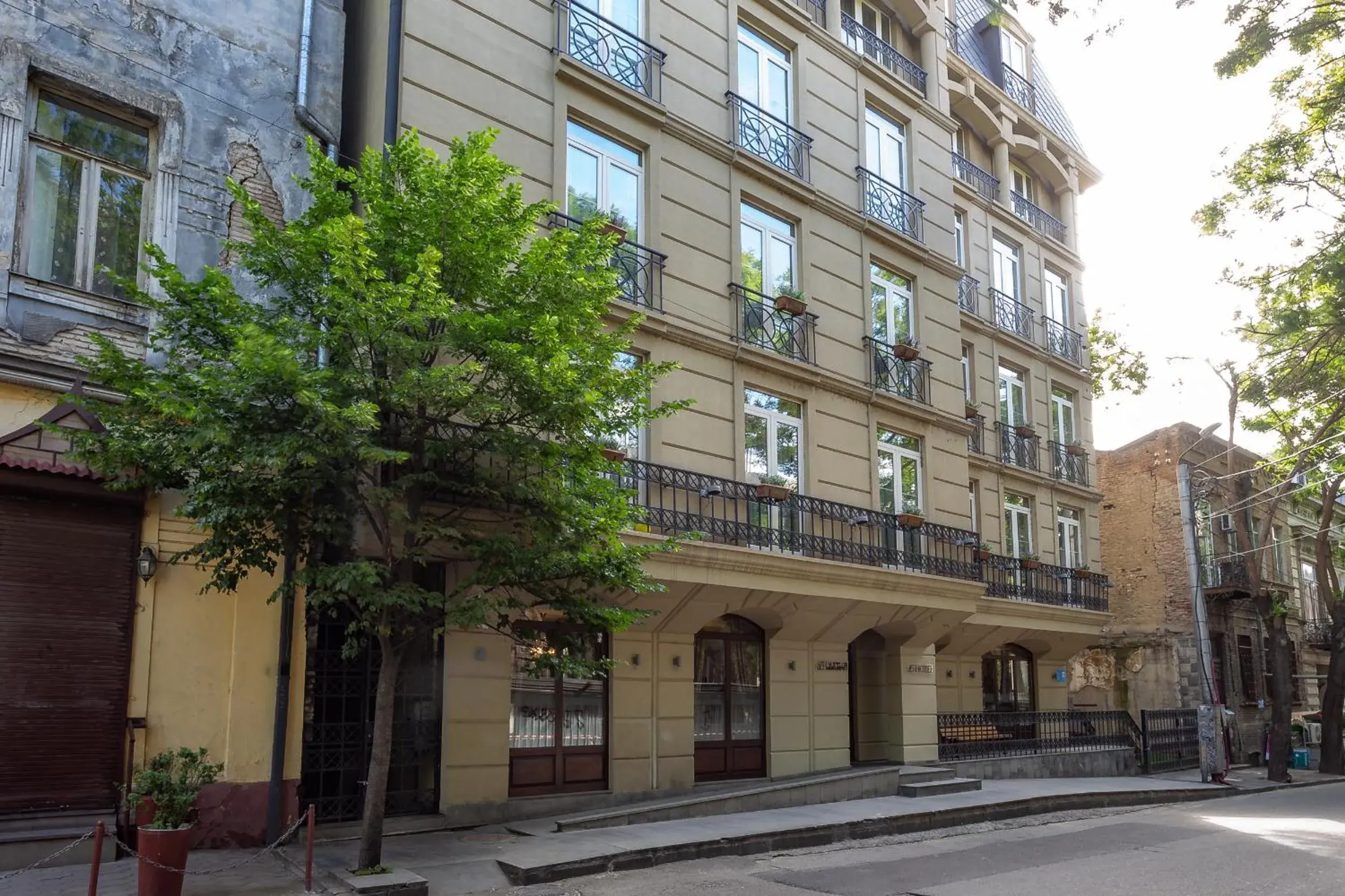 Facade/entrance in A5 Hotel Facade/entrance in A5 Hotel