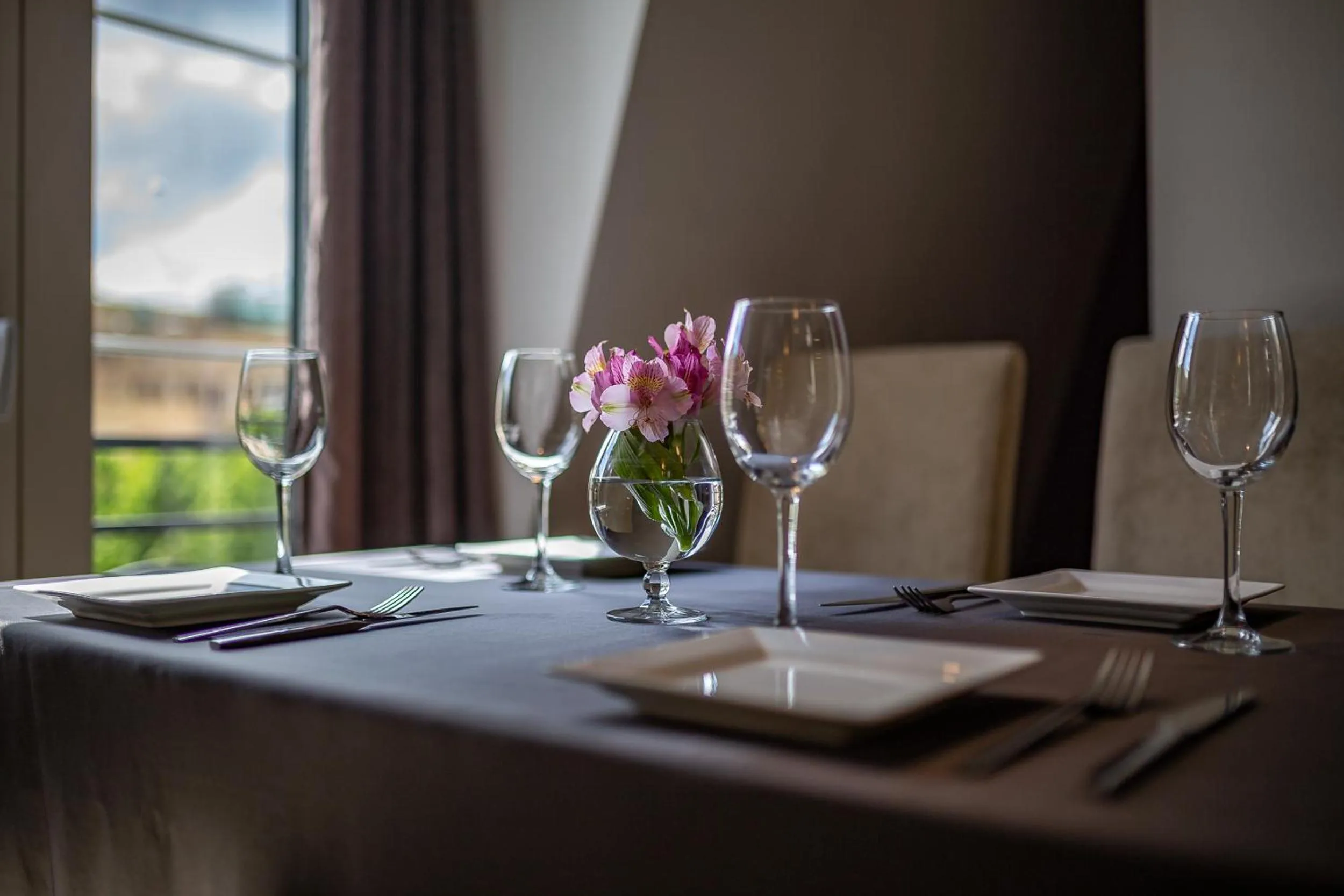 Restaurant/places to eat in A5 Hotel