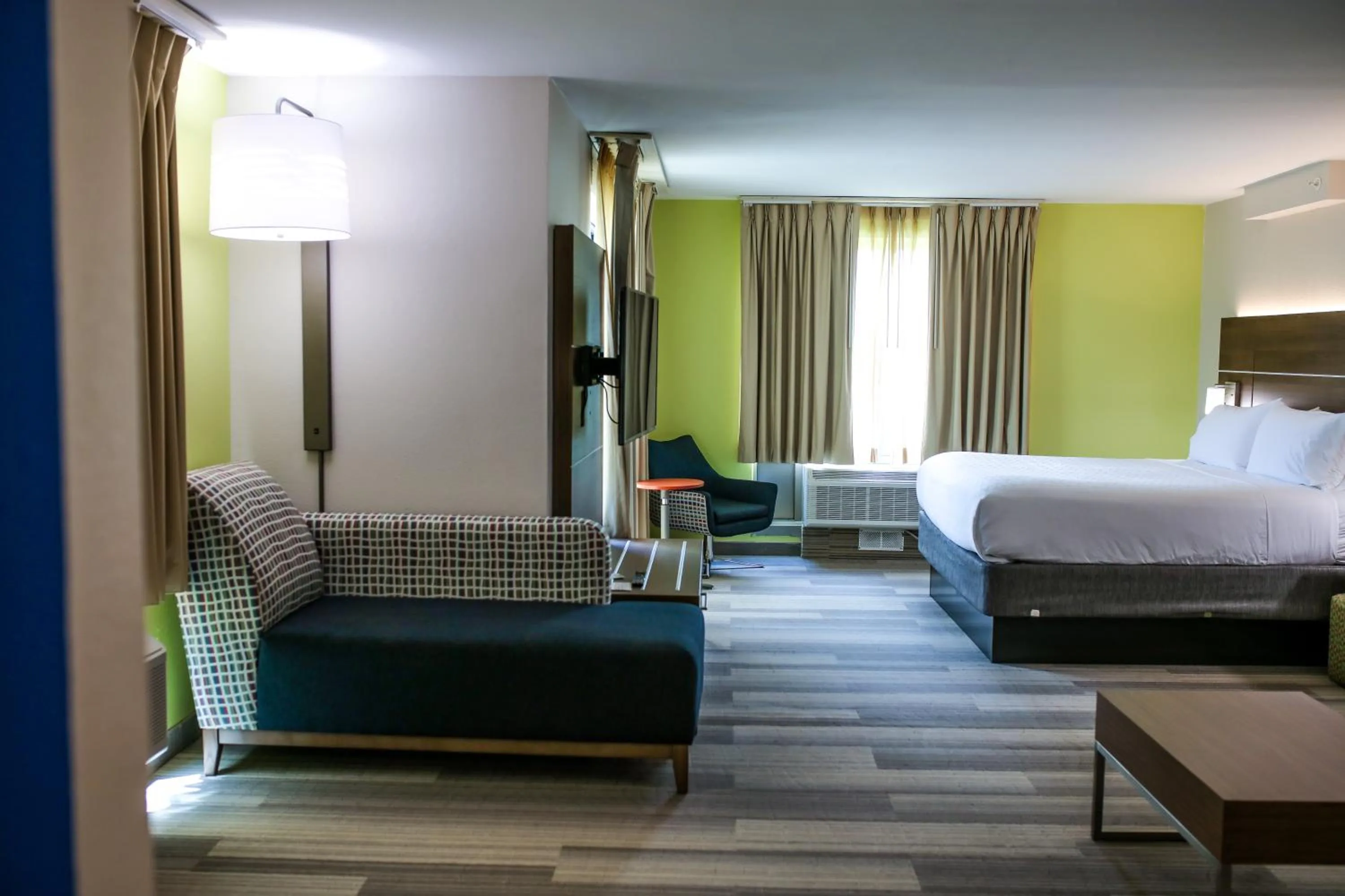 Photo of the whole room, Bed in Holiday Inn Express Hotel & Suites Memphis/Germantown by IHG
