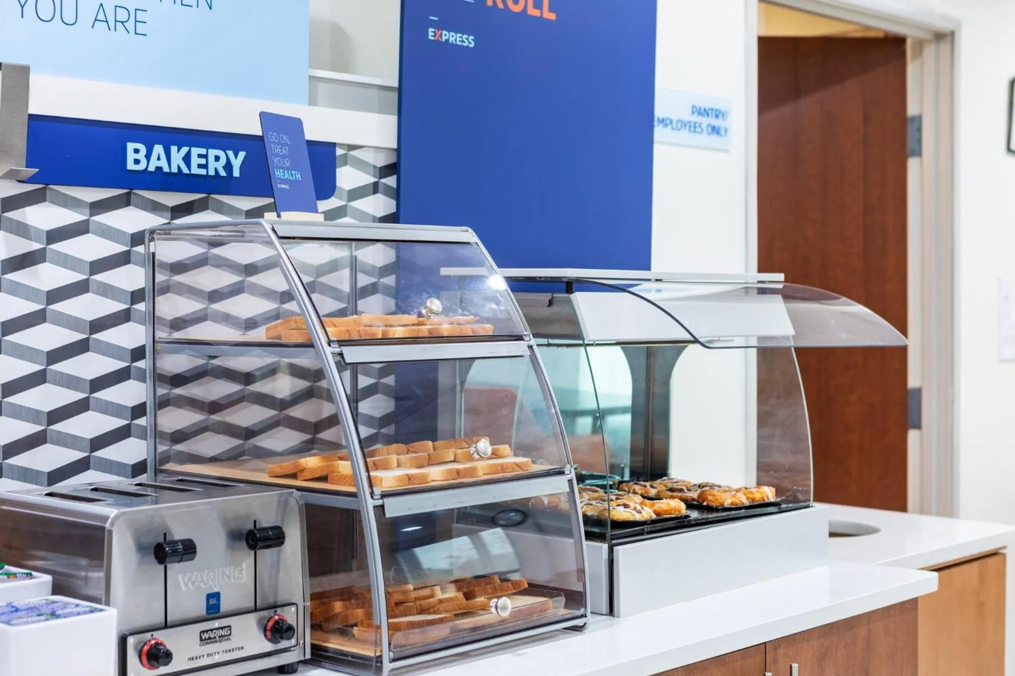 Breakfast in Holiday Inn Express Hotel & Suites Memphis/Germantown by IHG