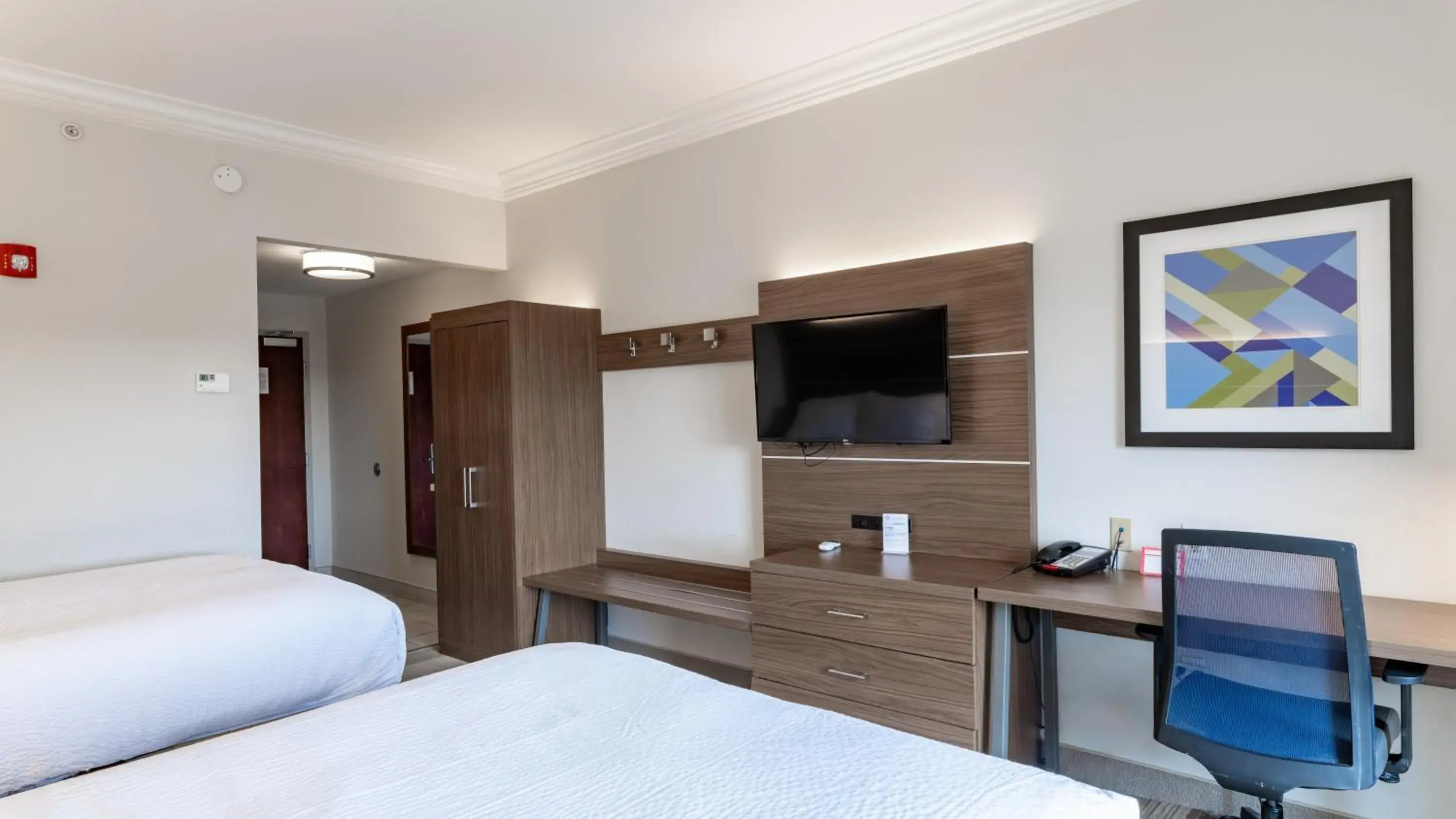 Bed in Holiday Inn Express & Suites Macon - I-475 by IHG Bed in Holiday Inn Express & Suites Macon - I-475 by IHG