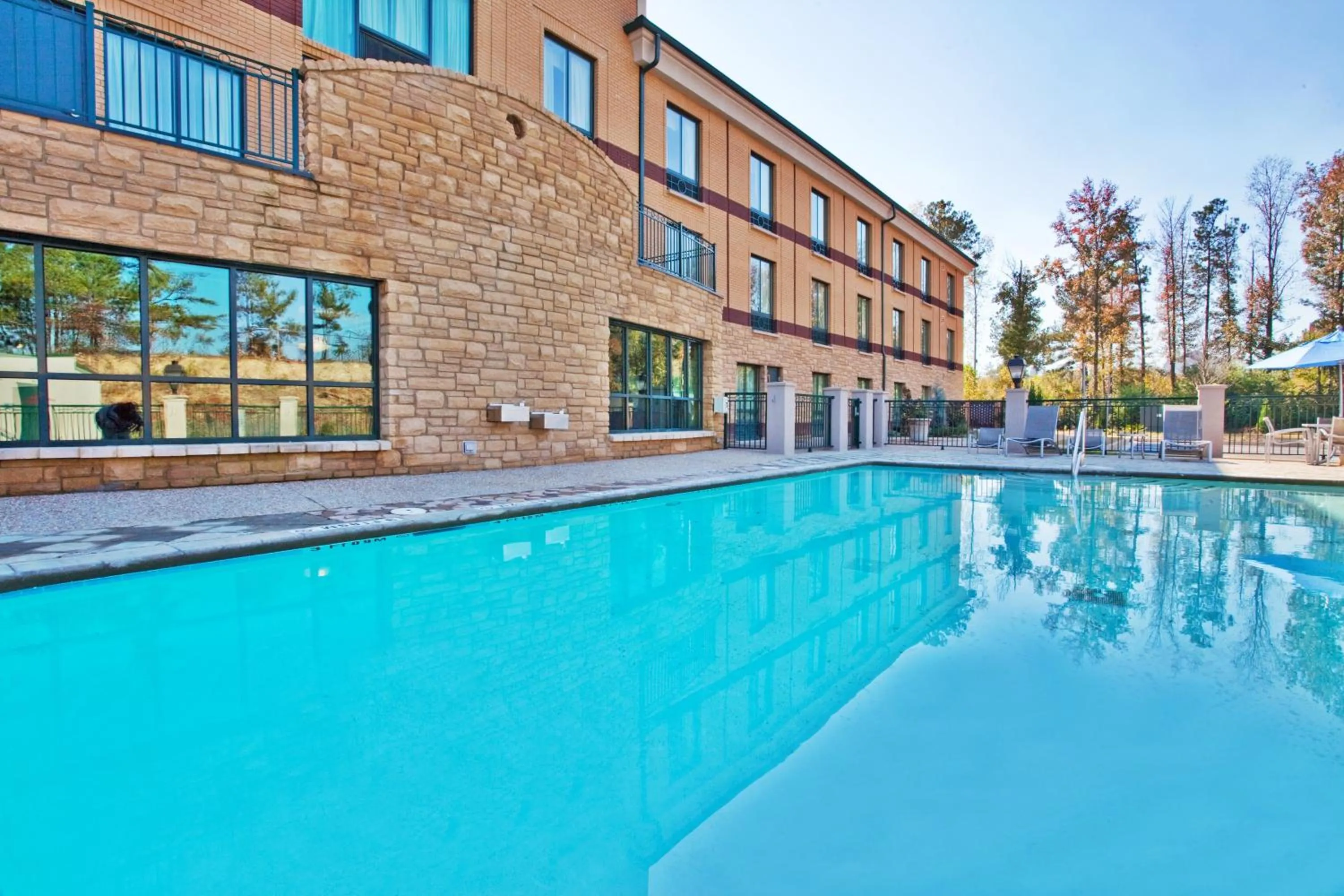 Swimming pool in Holiday Inn Express & Suites Macon - I-475 by IHG
