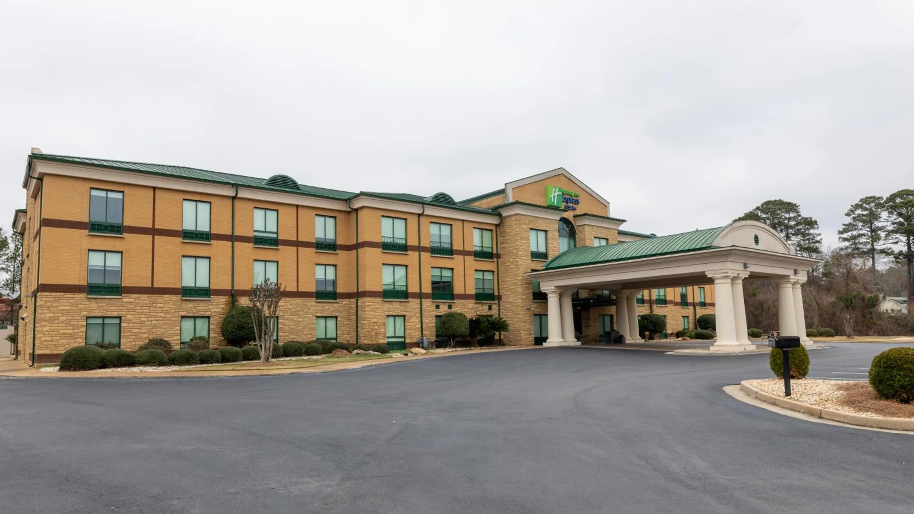 Holiday Inn Express & Suites Macon - I-475 by IHG