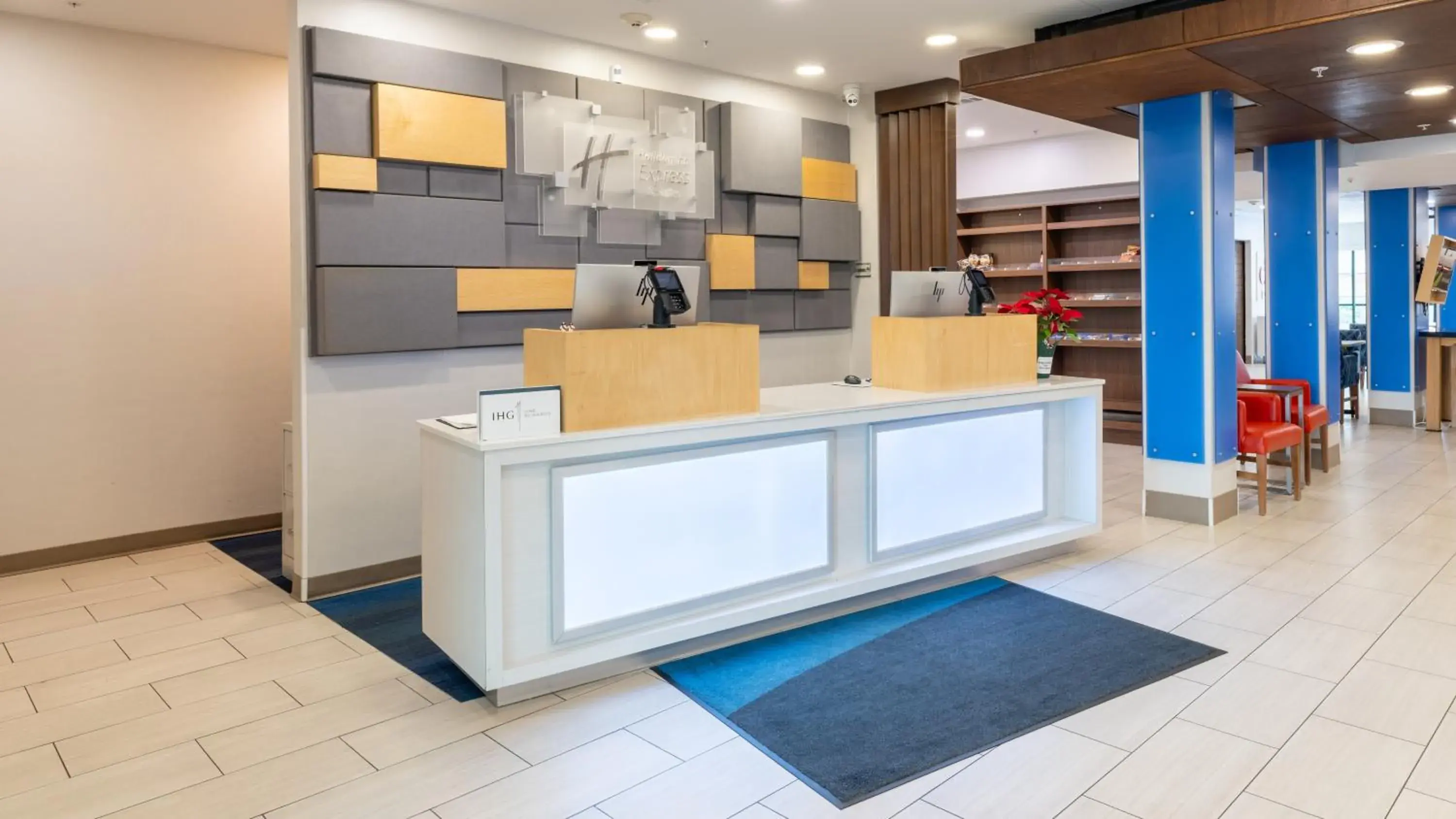 Lobby or reception in Holiday Inn Express & Suites Macon - I-475 by IHG Lobby or reception in Holiday Inn Express & Suites Macon - I-475 by IHG