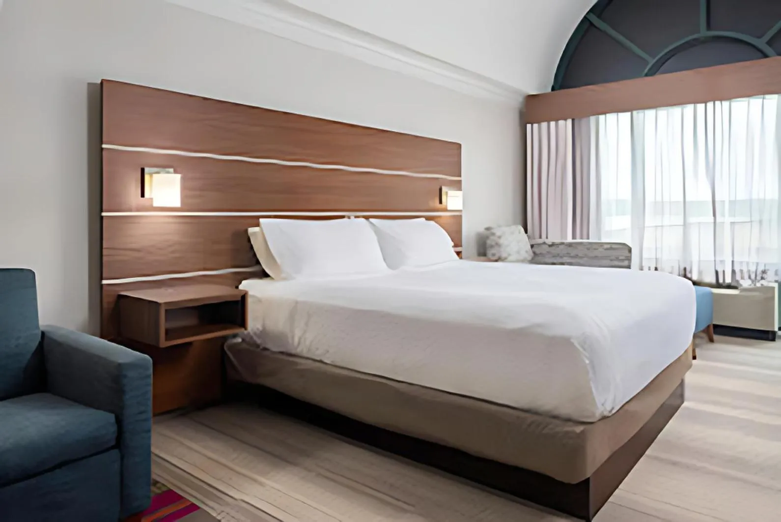 Bed in Holiday Inn Express & Suites Macon - I-475 by IHG