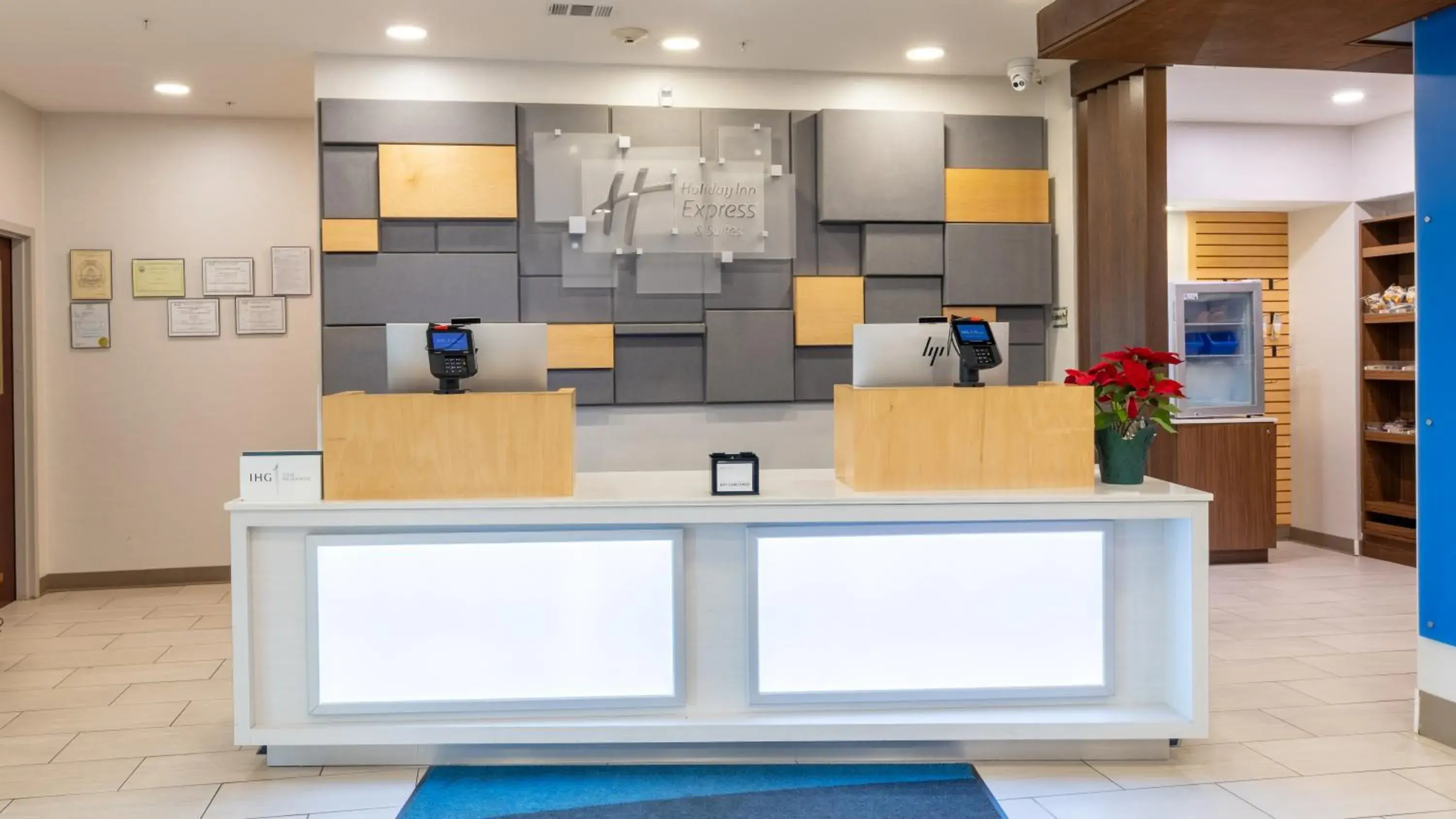 Lobby or reception in Holiday Inn Express & Suites Macon - I-475 by IHG Lobby or reception in Holiday Inn Express & Suites Macon - I-475 by IHG