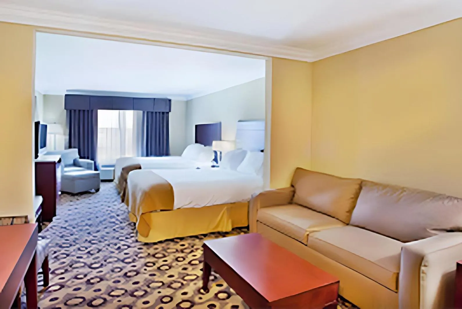 Bed in Holiday Inn Express & Suites Macon - I-475 by IHG