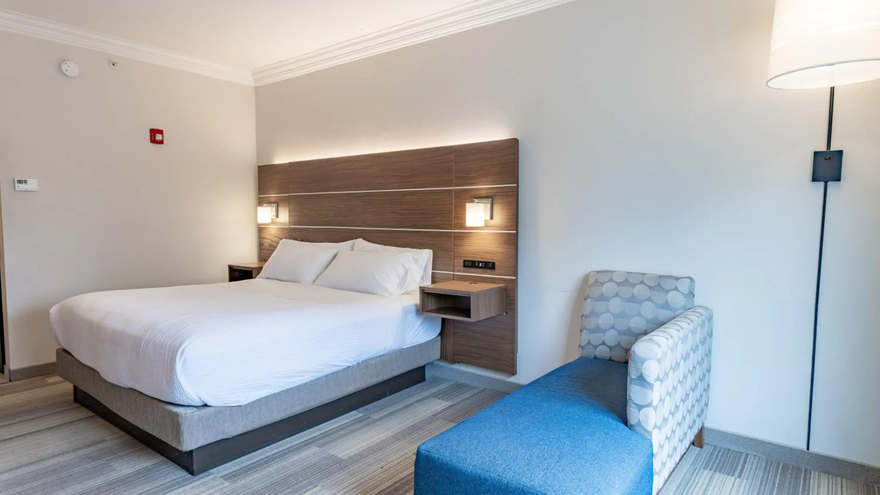 Bed in Holiday Inn Express & Suites Macon - I-475 by IHG Bed in Holiday Inn Express & Suites Macon - I-475 by IHG