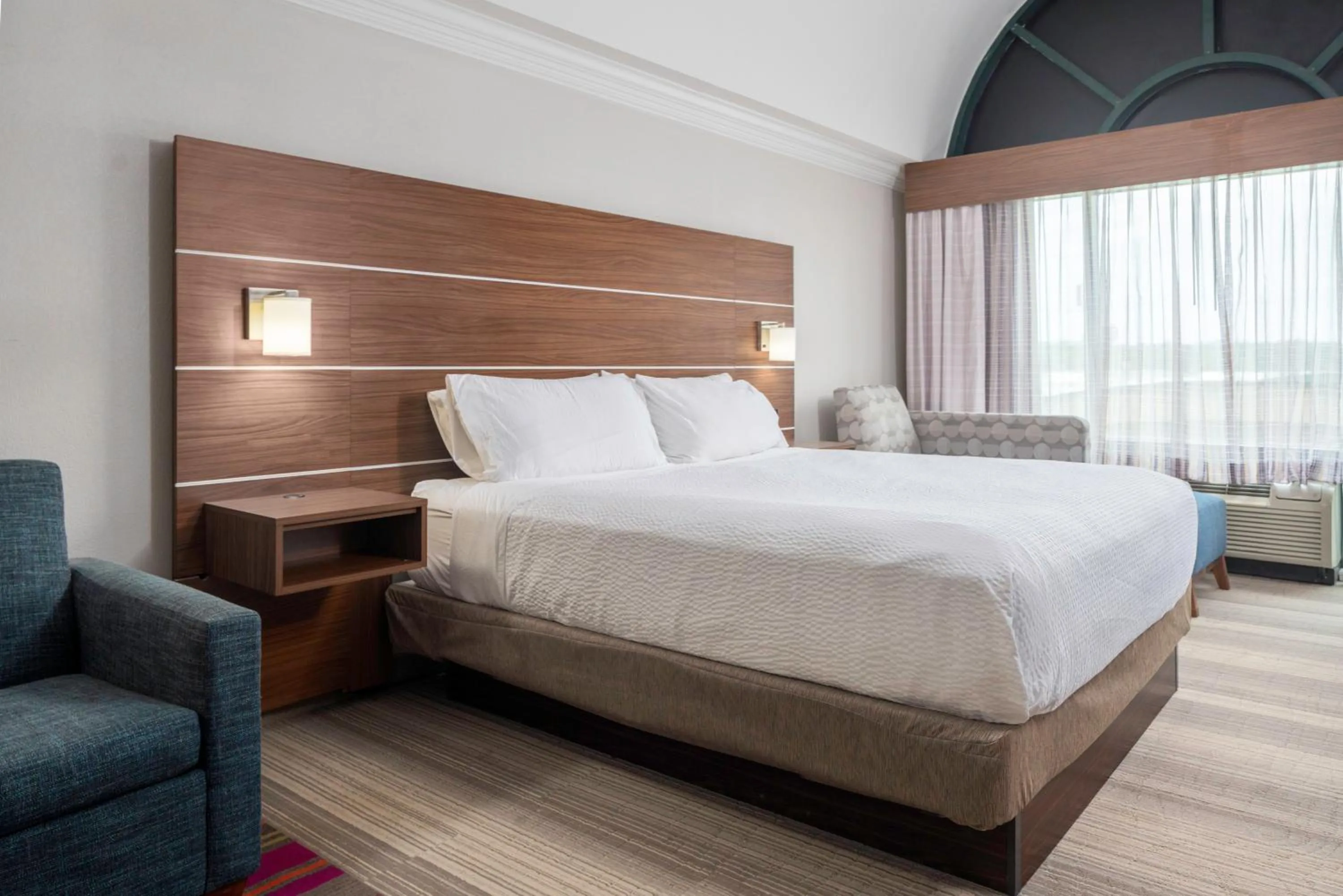 Photo of the whole room, Bed in Holiday Inn Express & Suites Macon - I-475 by IHG