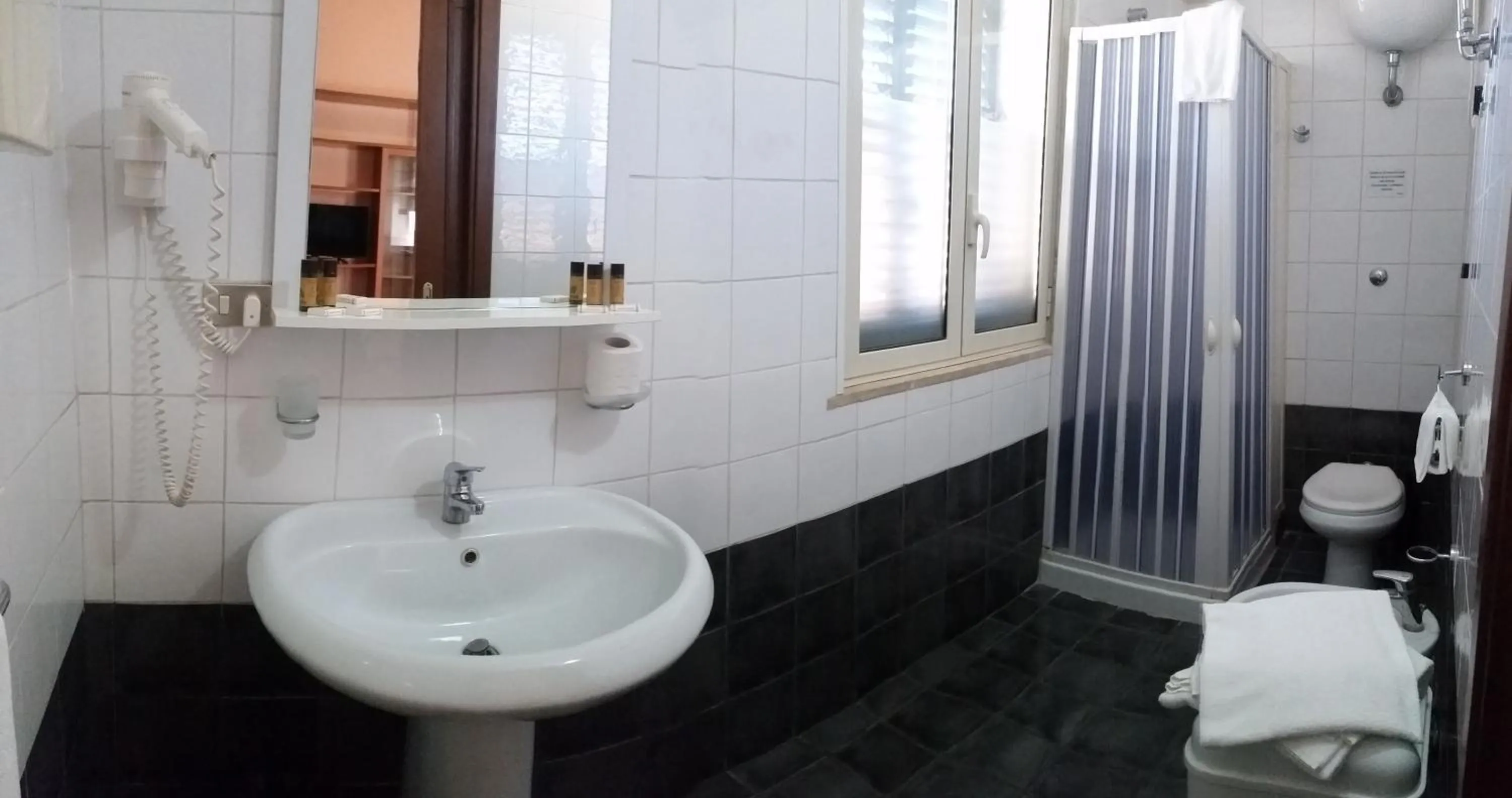 Shower in Hotel Sirio