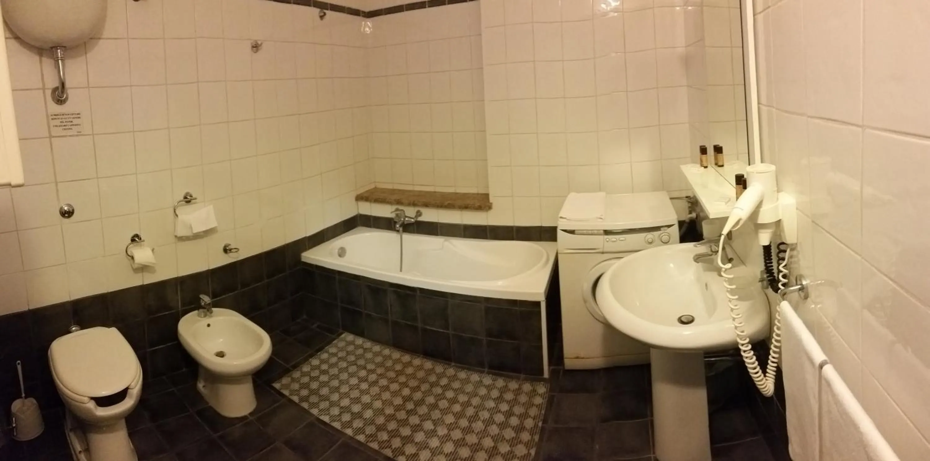 Shower in Hotel Sirio