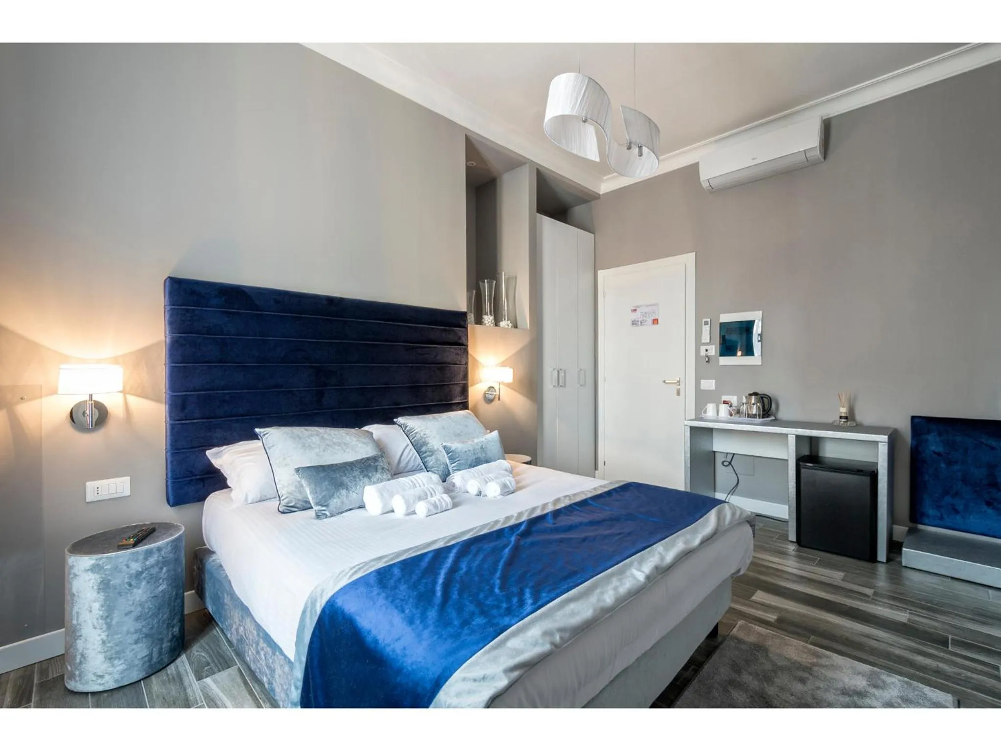 Coffee/tea facilities, Bed in Lea Luxury Rooms