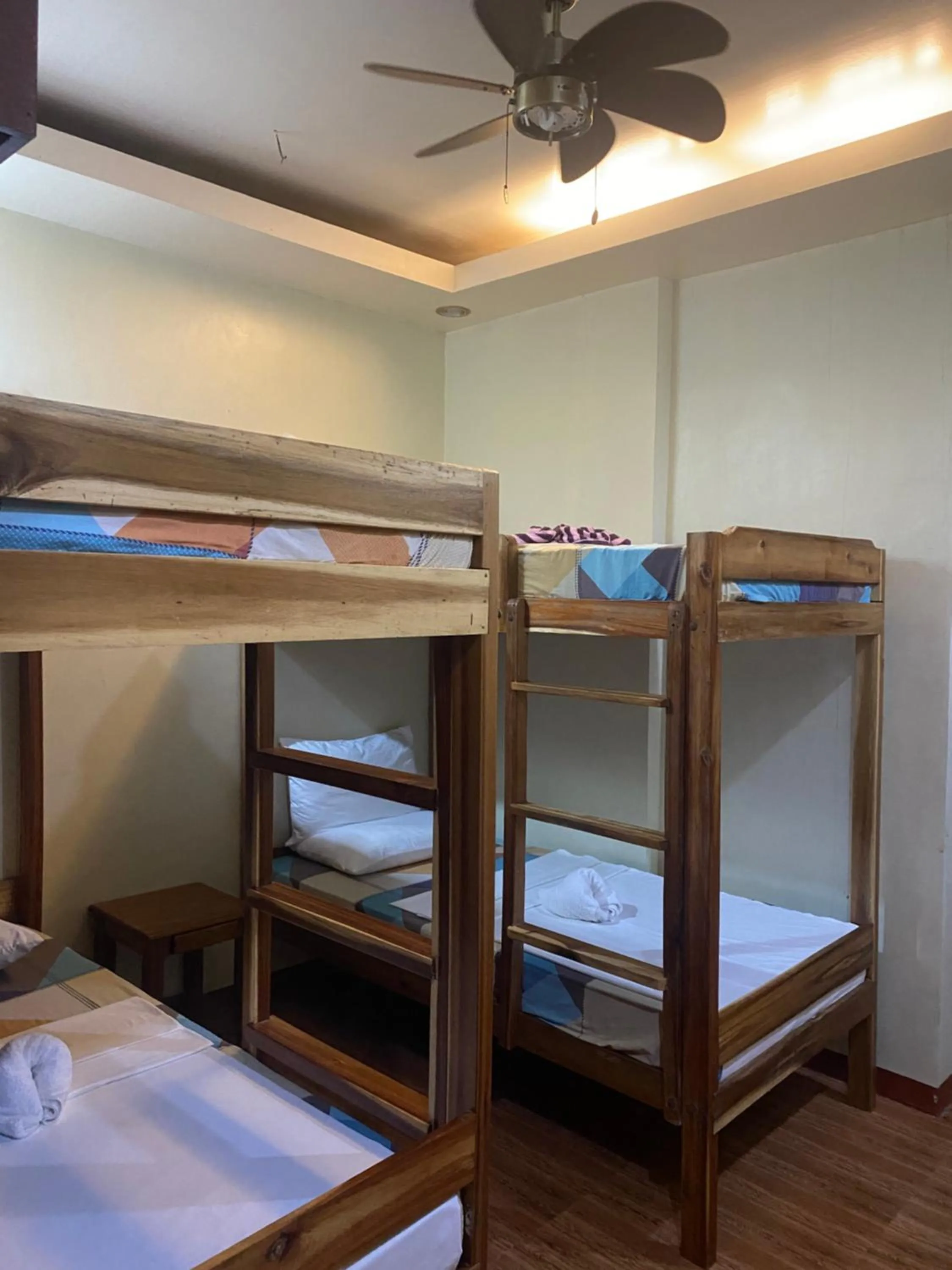 Bedroom, Bed in Seaslugs Travellers Inn