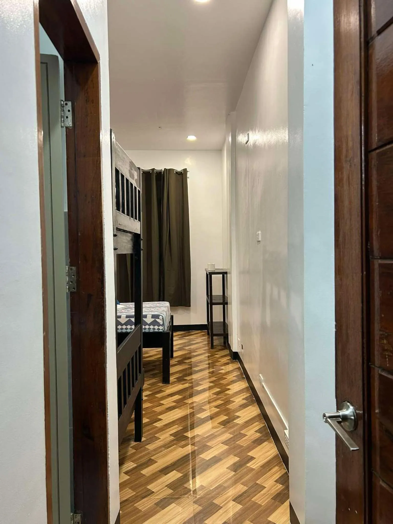 Photo of the whole room in Seaslugs Travellers Inn