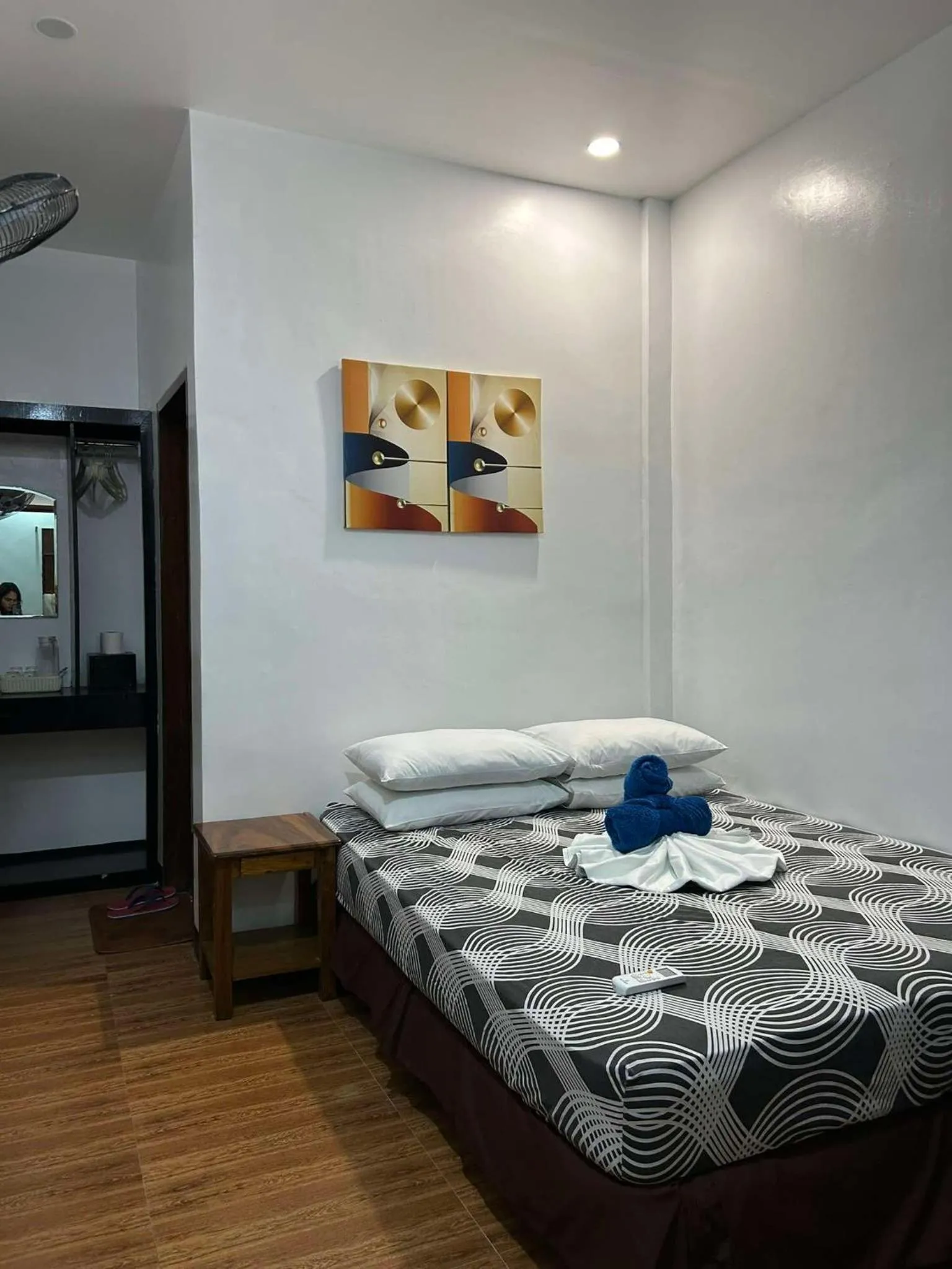 Photo of the whole room, Bed in Seaslugs Travellers Inn