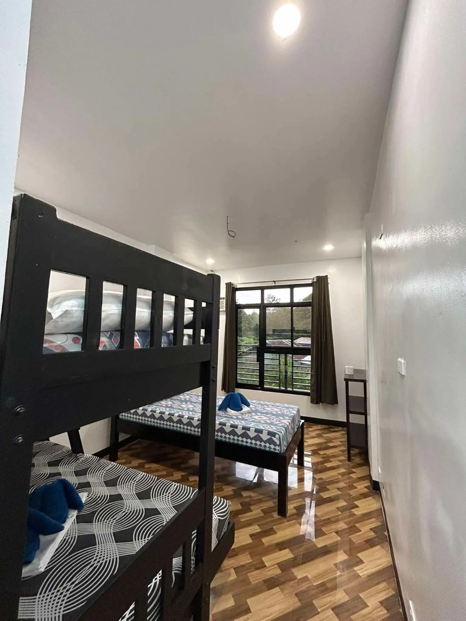 Photo of the whole room, Bed in Seaslugs Travellers Inn