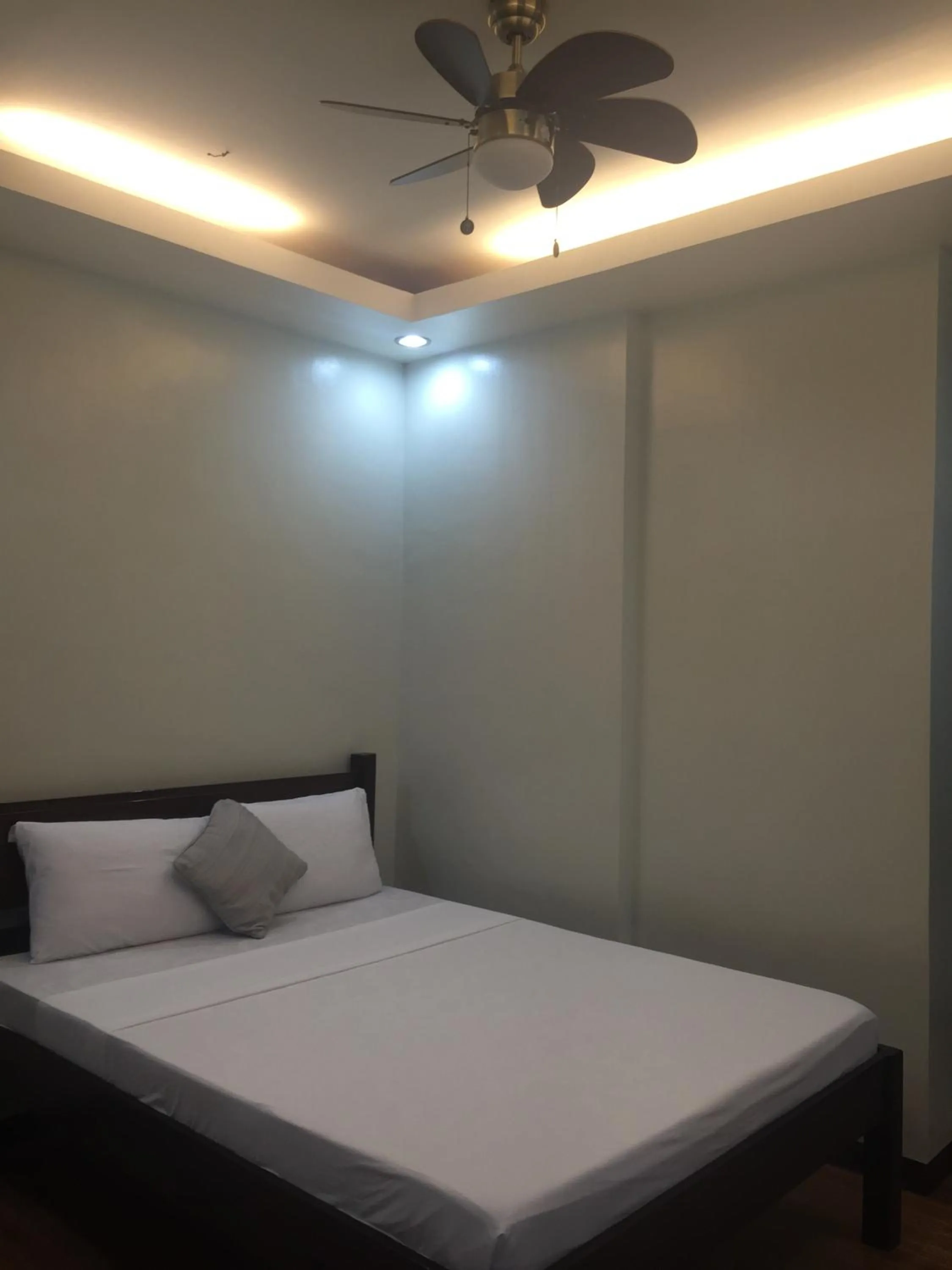 Property building, Bed in Seaslugs Travellers Inn