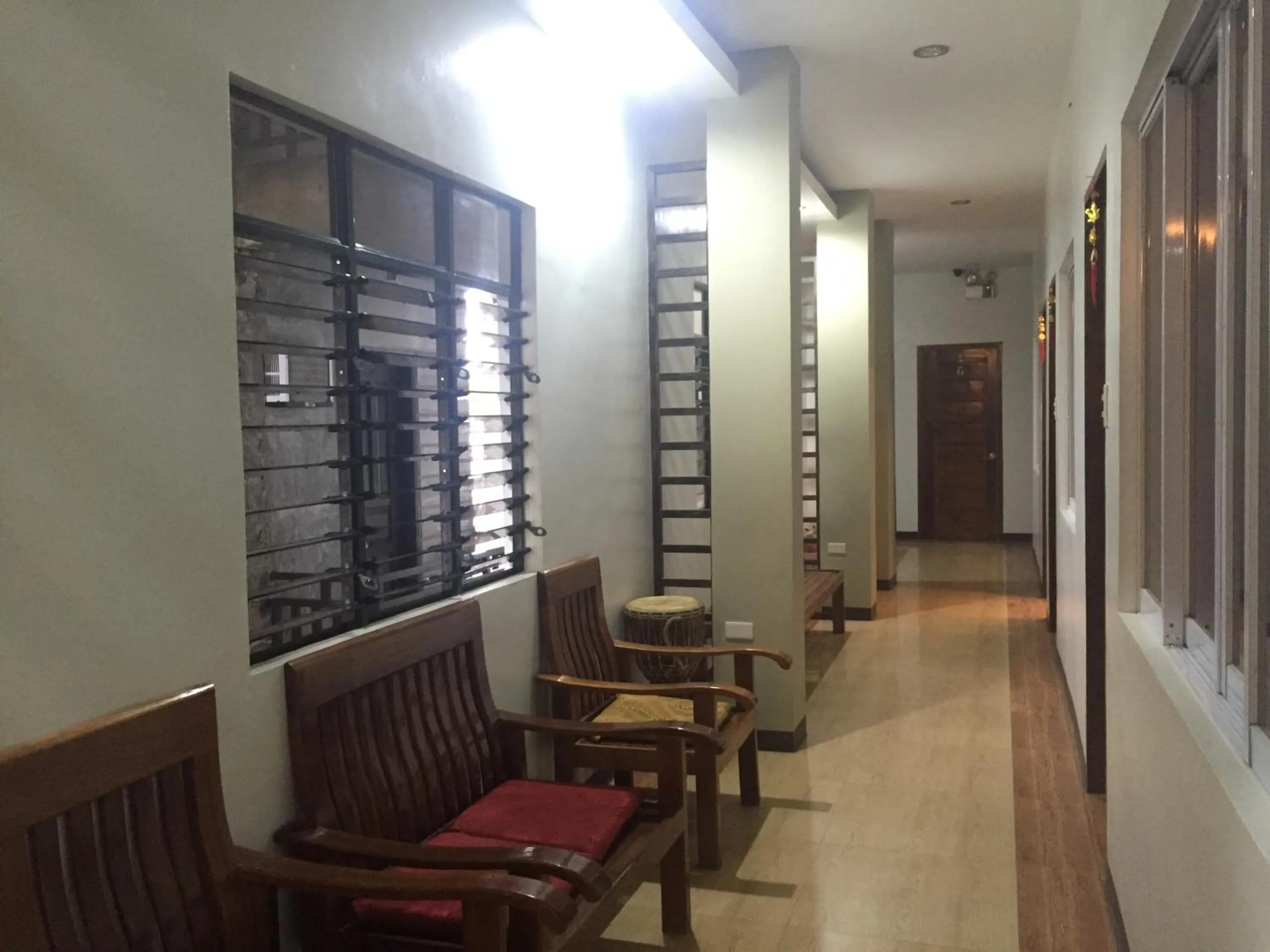 Property building in Seaslugs Travellers Inn