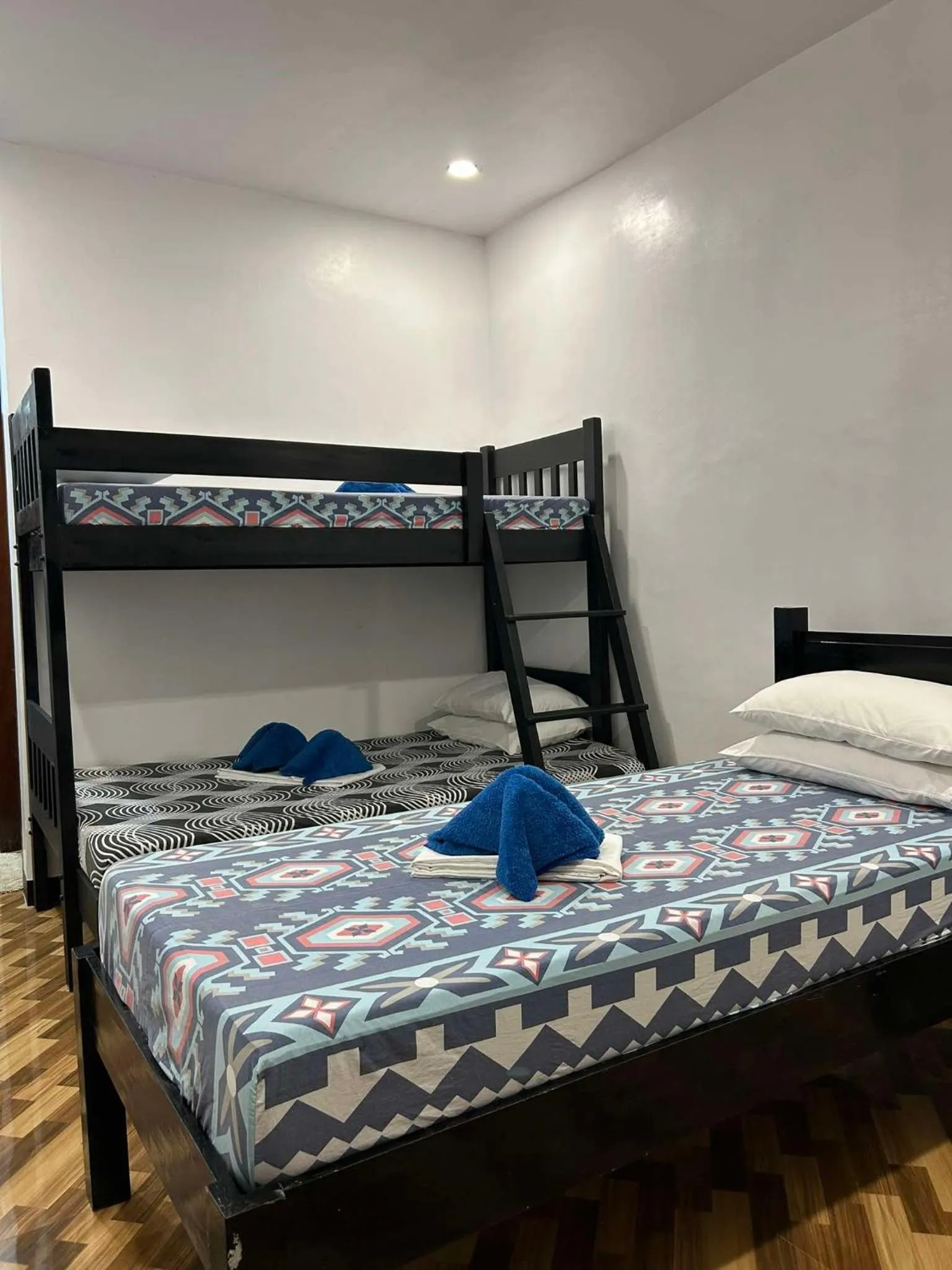 Photo of the whole room, Bed in Seaslugs Travellers Inn