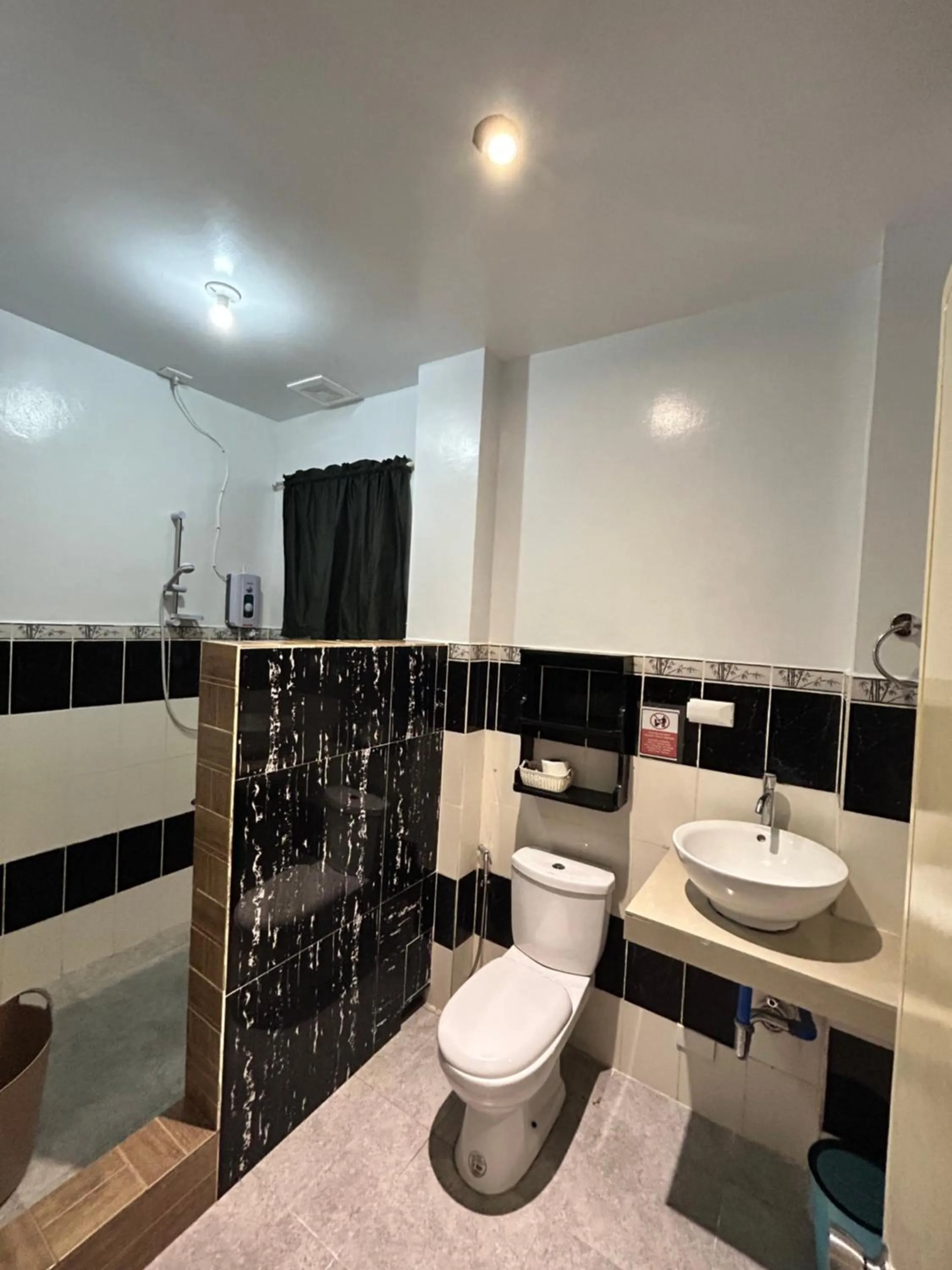 Bathroom in Seaslugs Travellers Inn