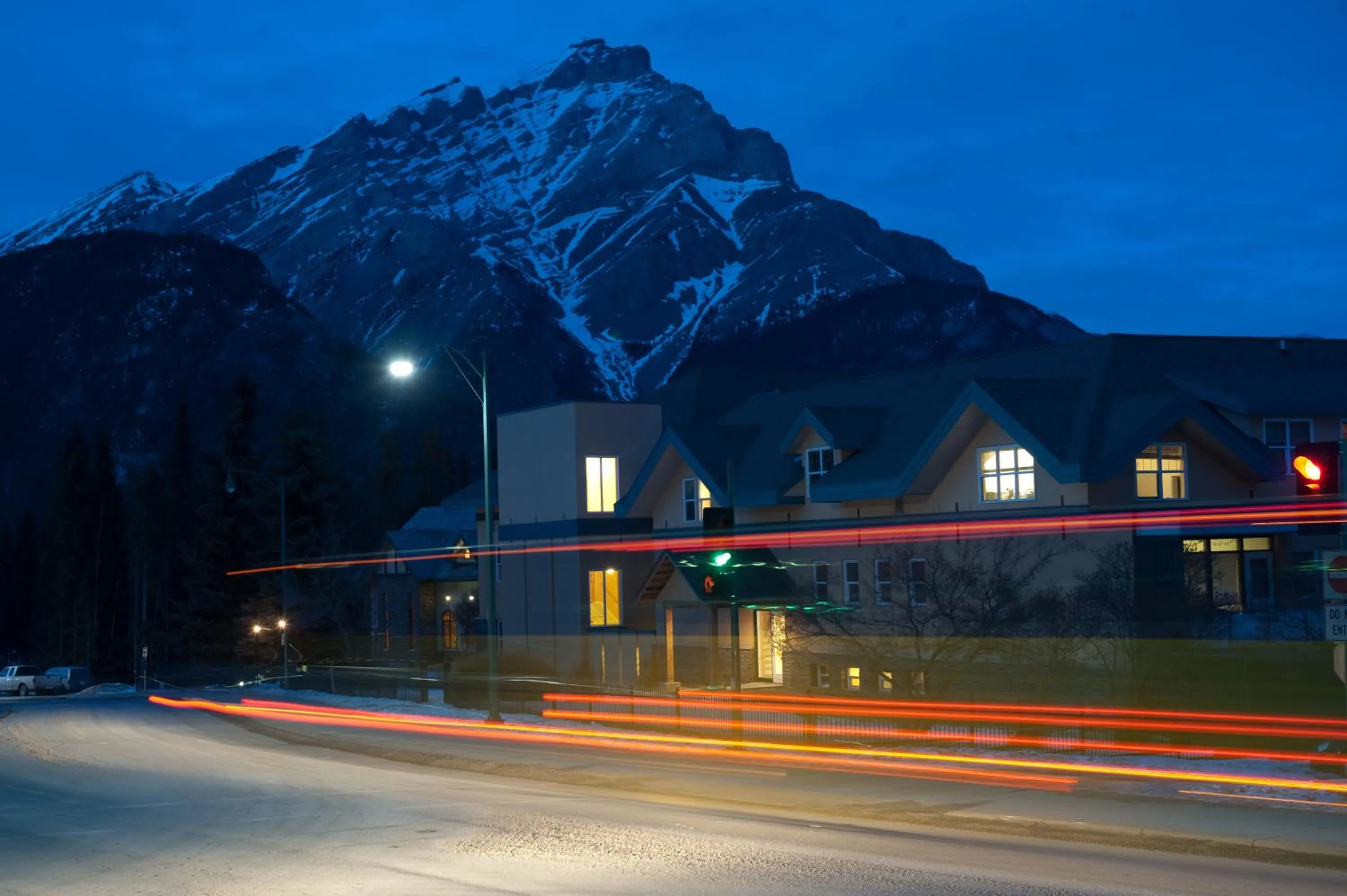 Facade/entrance in YWCA Banff Hotel