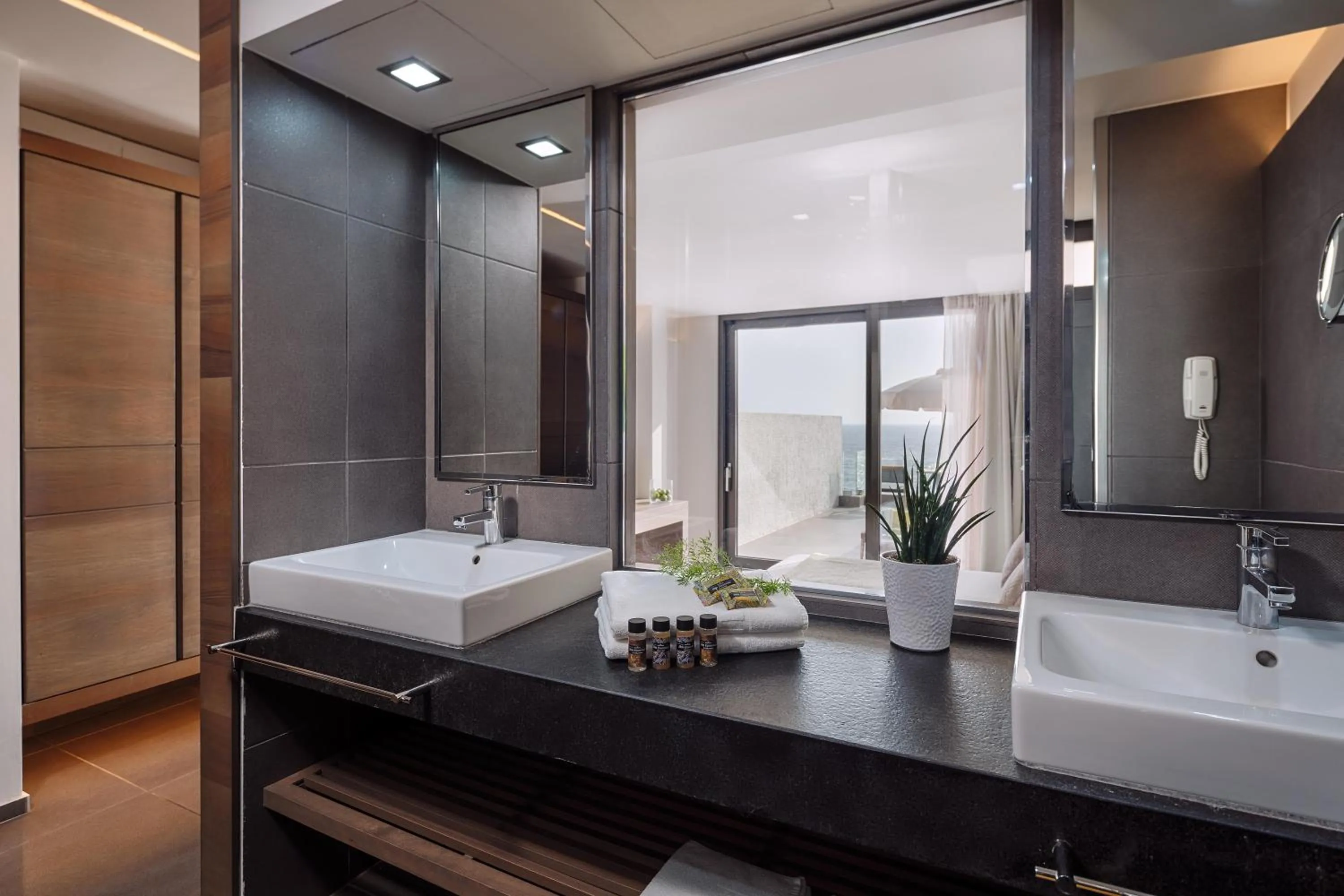 Bathroom in White Rocks Hotel Kefalonia