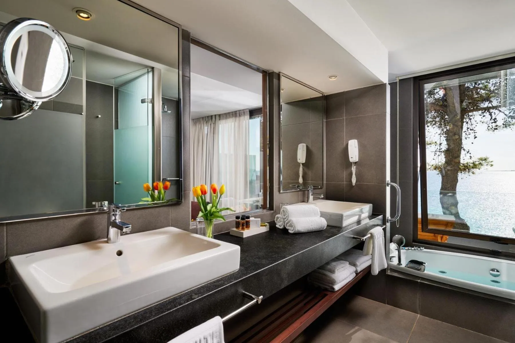 Bathroom in White Rocks Hotel Kefalonia