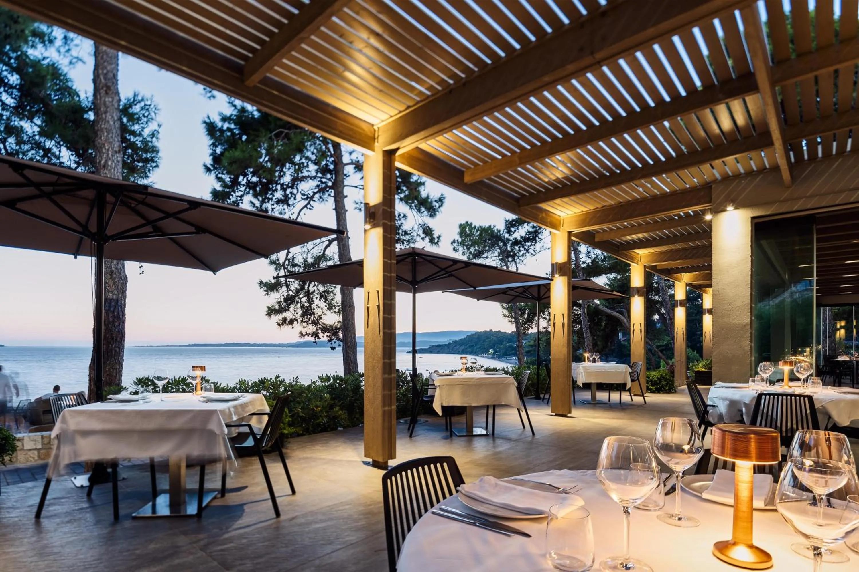 Restaurant/places to eat in White Rocks Hotel Kefalonia