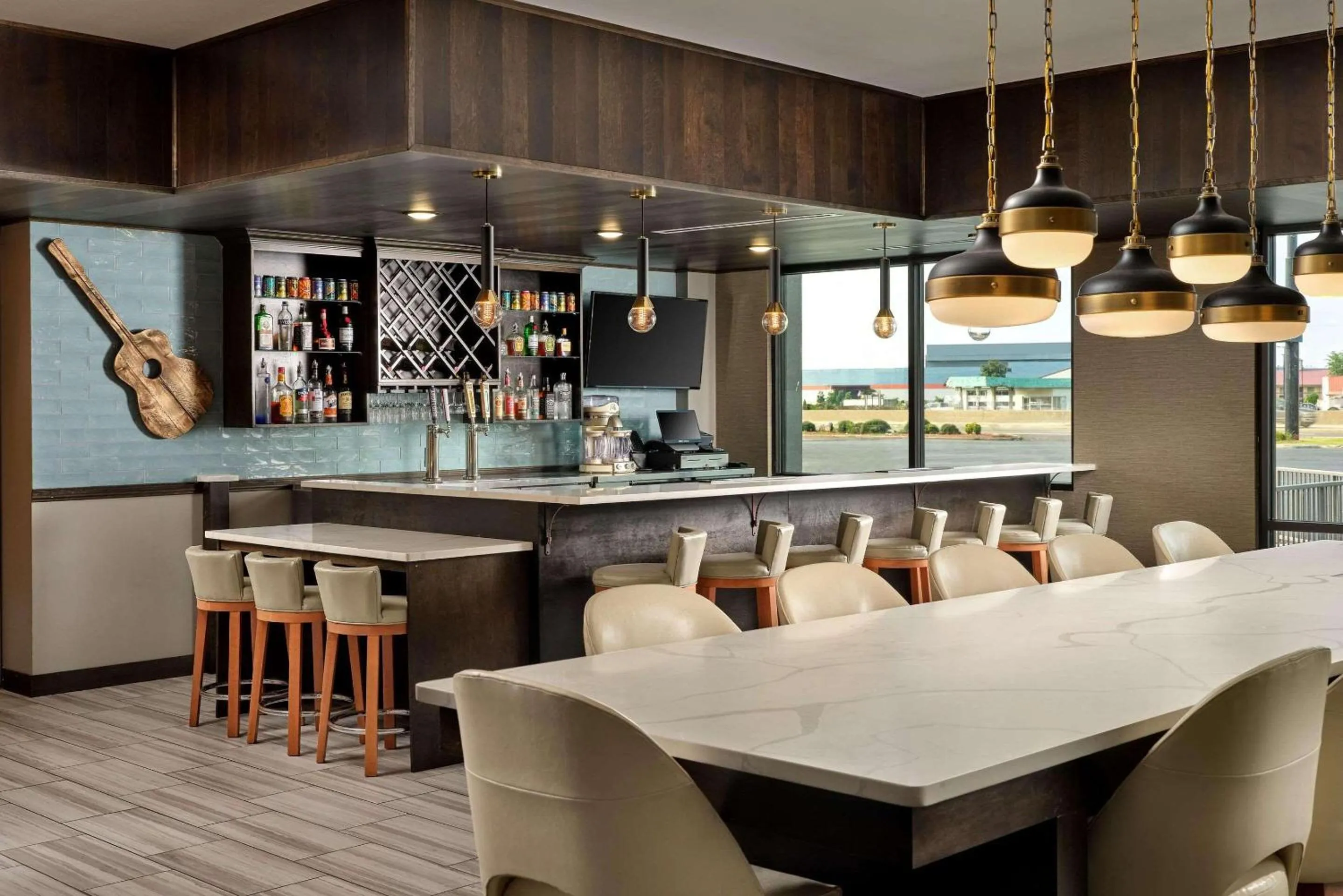 Lounge or bar in Radisson Hotel West Memphis