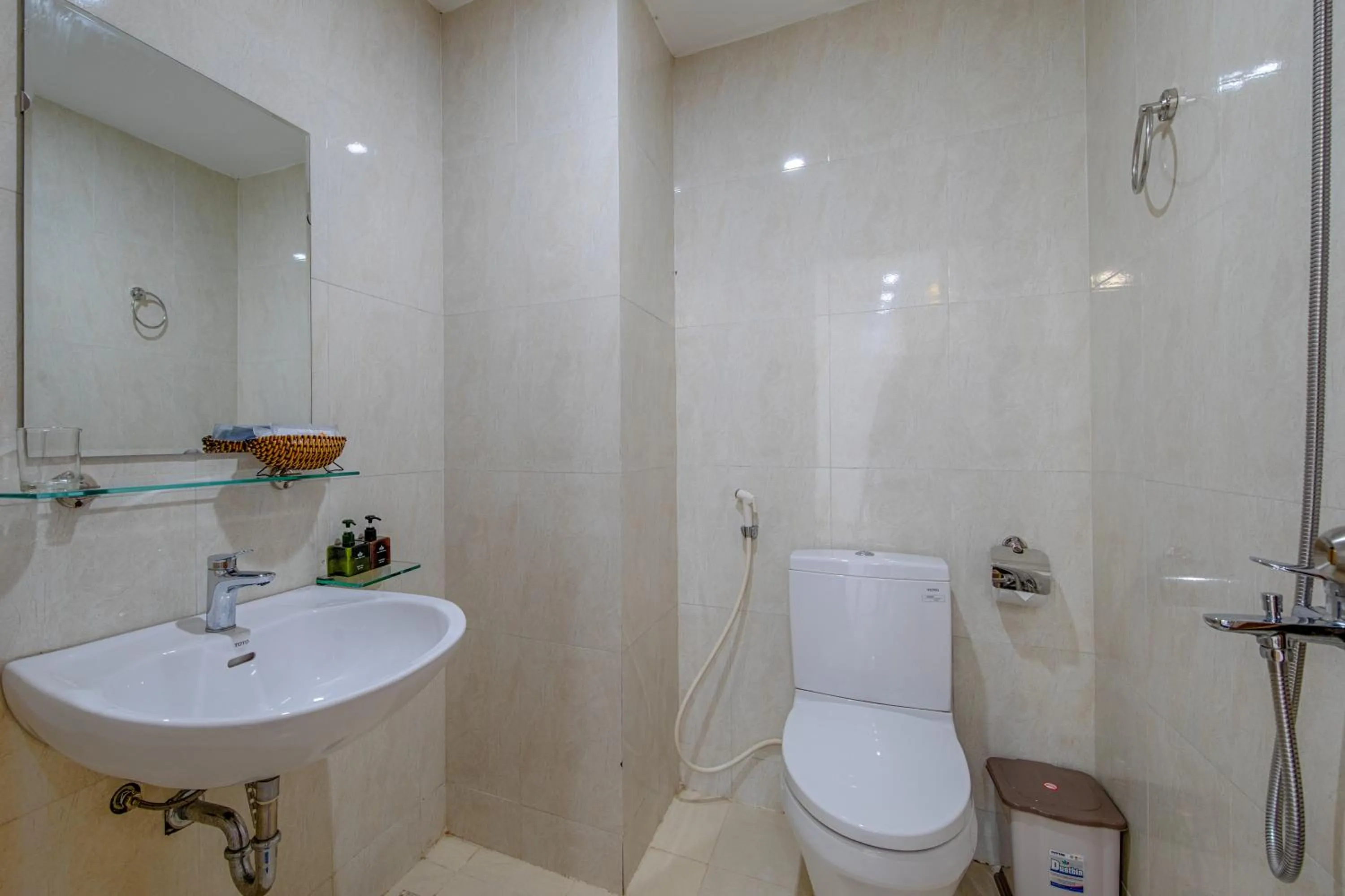 Shower in SEA QUEEN Hotel