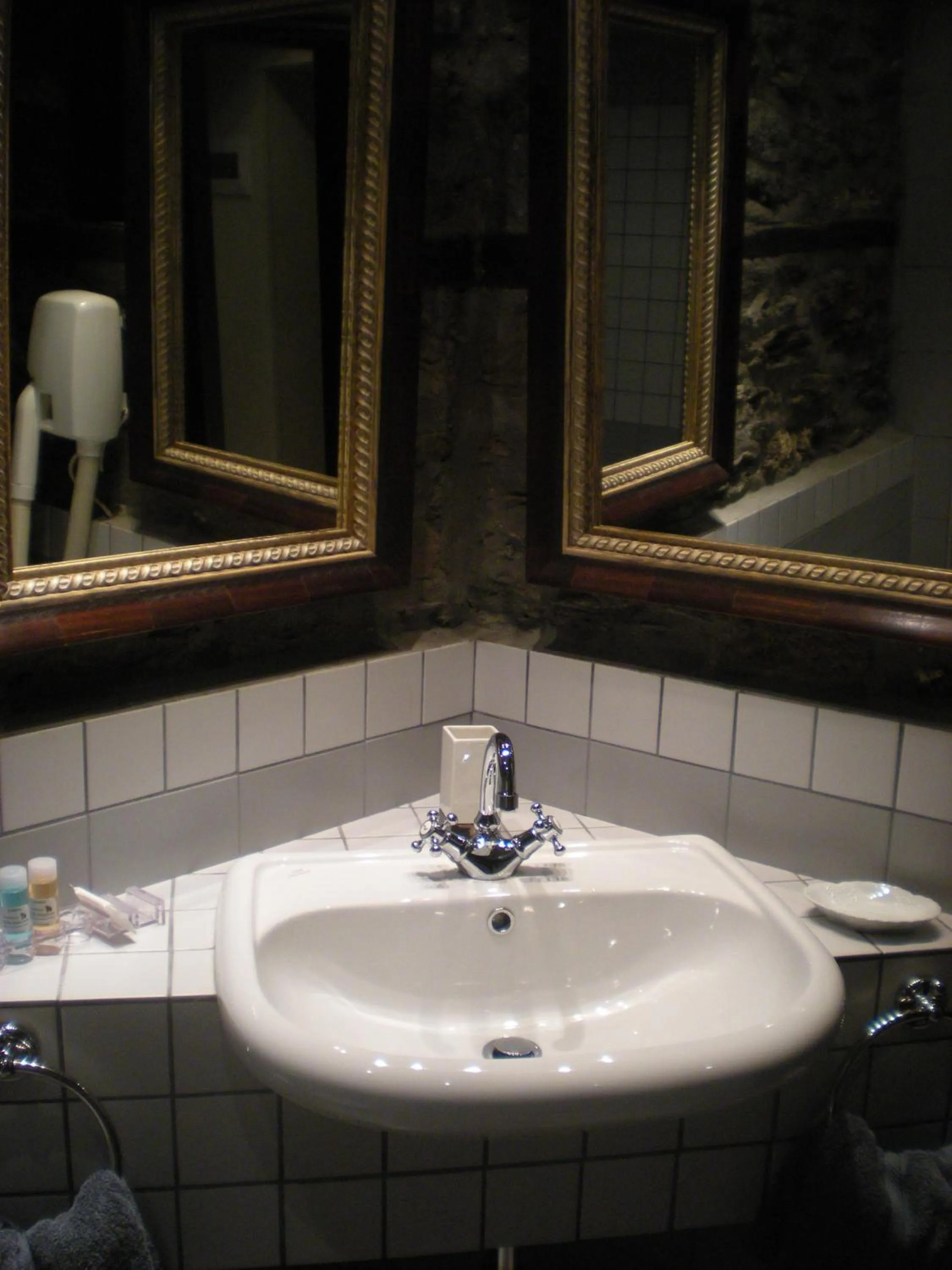 Bathroom in Palio Eleotrivio Guesthouse