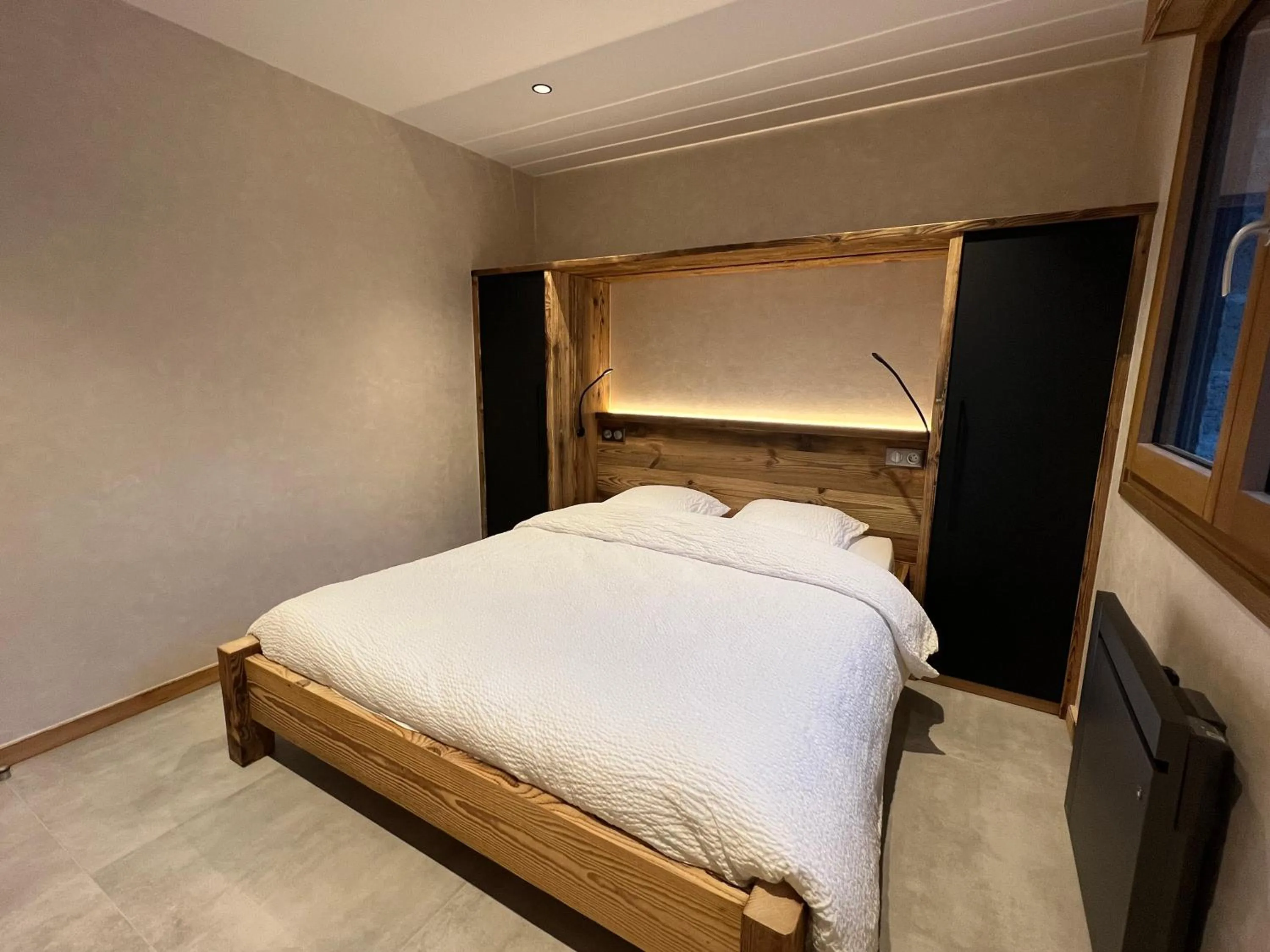 Bedroom, Bed in Gite Roche Des Ducs avec Piscine toute l'année, Spa, Sauna, Hammam