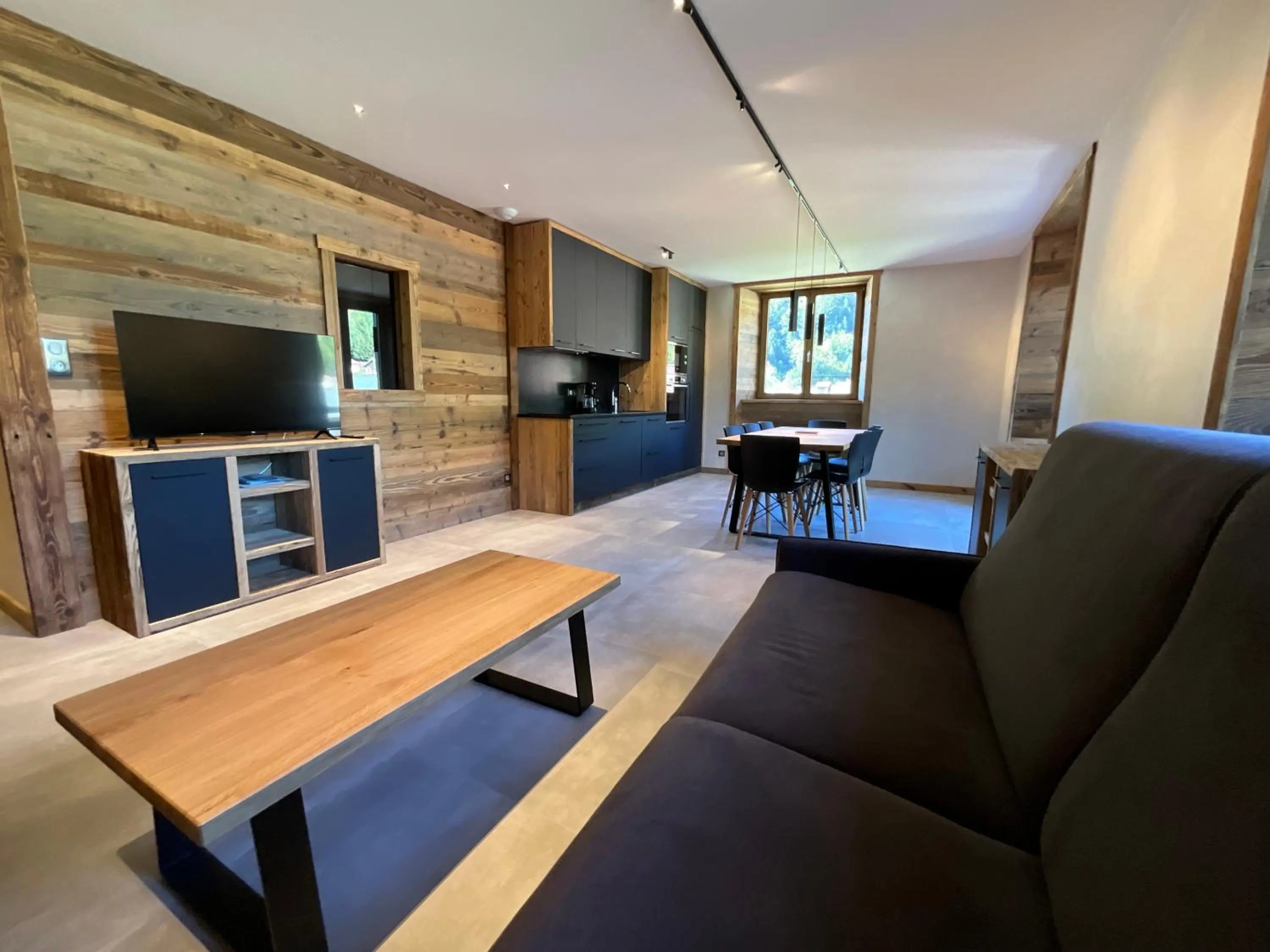 Communal lounge/ TV room in Gite Roche Des Ducs avec Piscine toute l'année, Spa, Sauna, Hammam