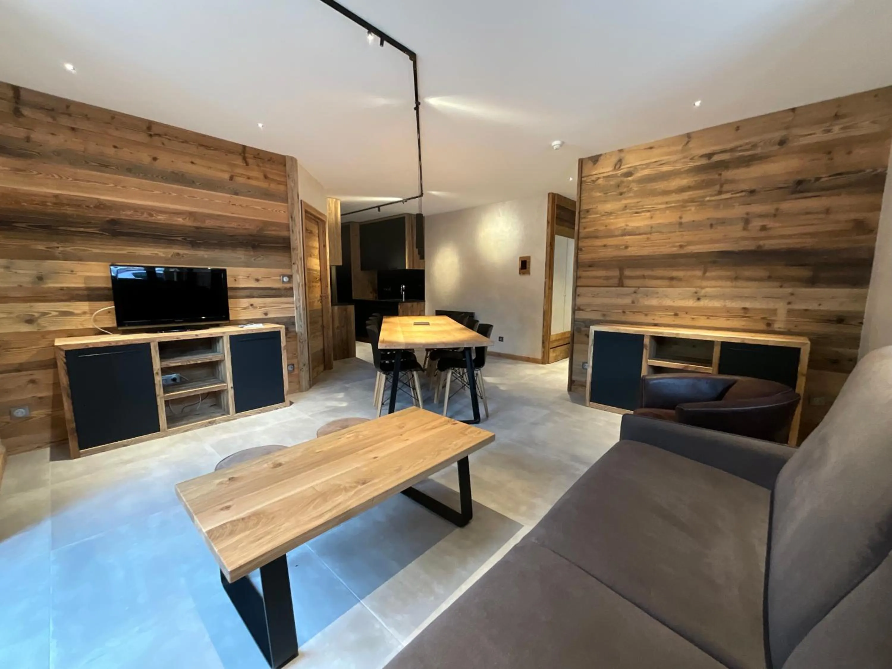 TV and multimedia in Gite Roche Des Ducs avec Piscine toute l'année, Spa, Sauna, Hammam