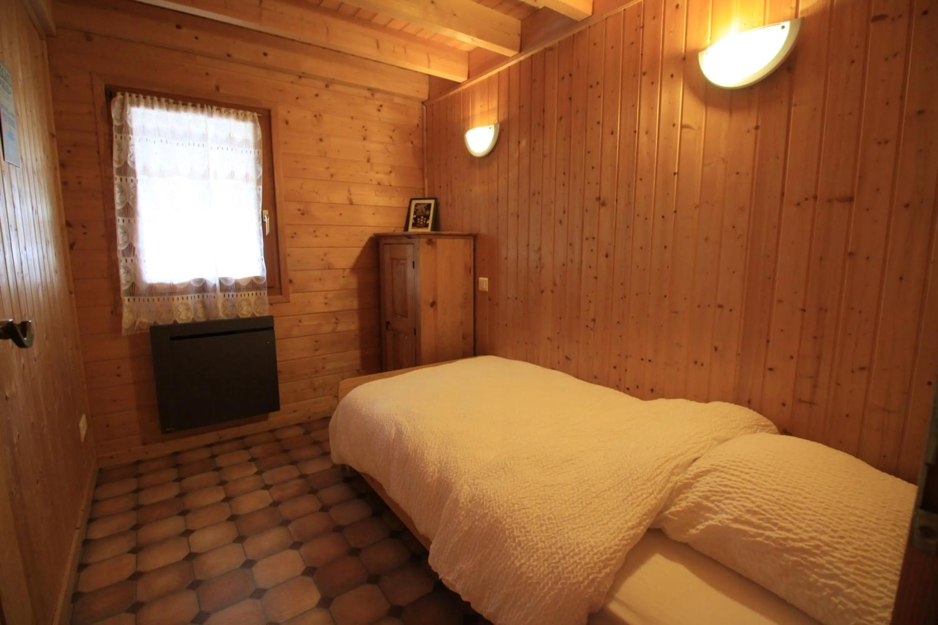 Bed in Gite Roche Des Ducs avec Piscine toute l'année, Spa, Sauna, Hammam