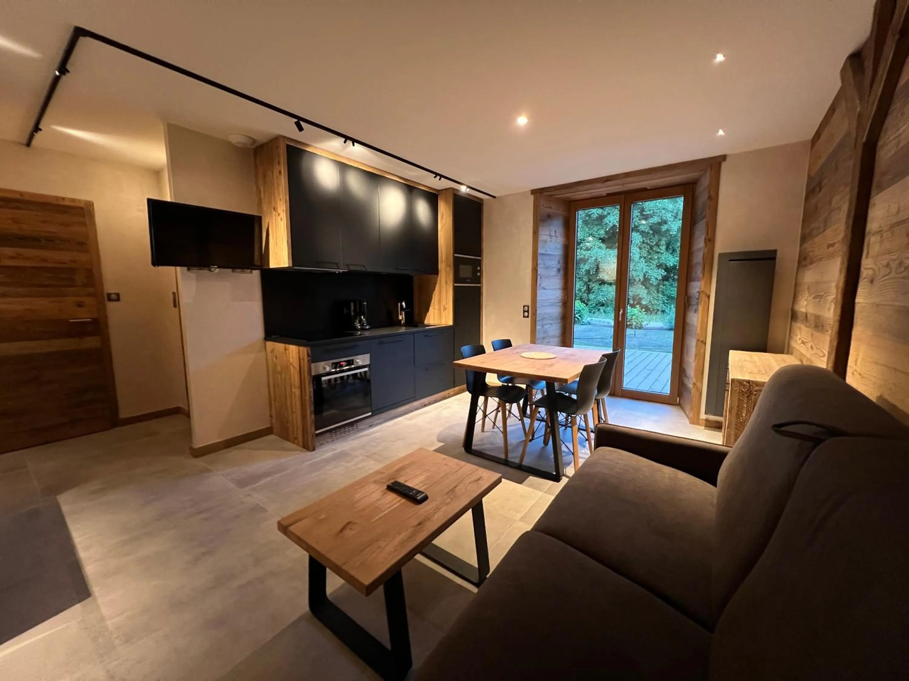 Kitchen or kitchenette in Gite Roche Des Ducs avec Piscine toute l'année, Spa, Sauna, Hammam